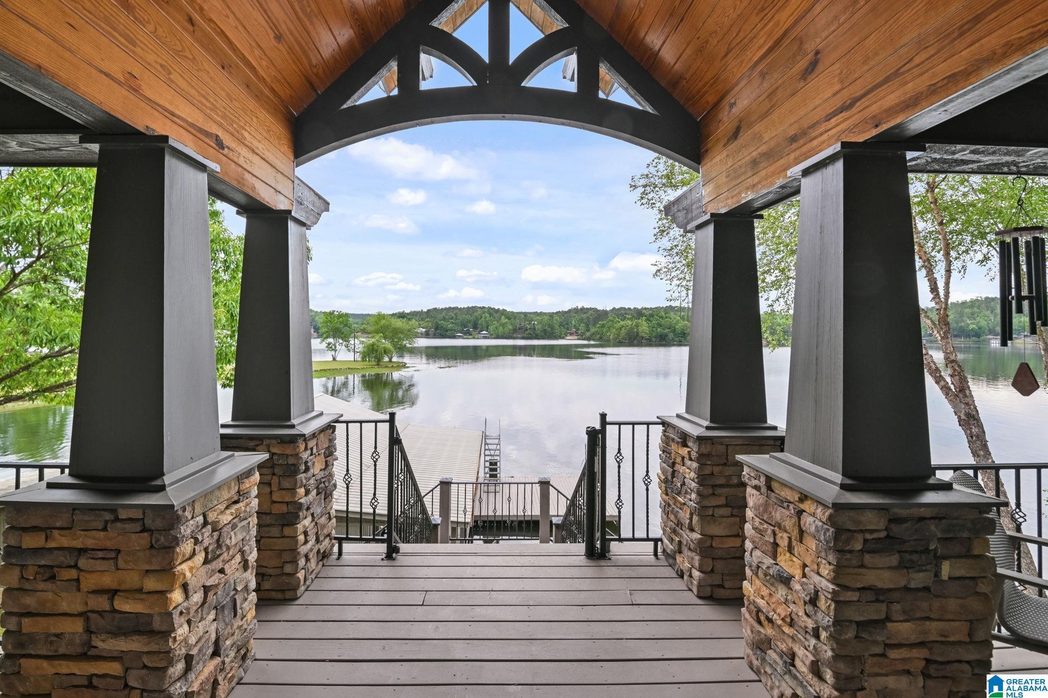 Image 3: Main level entry view