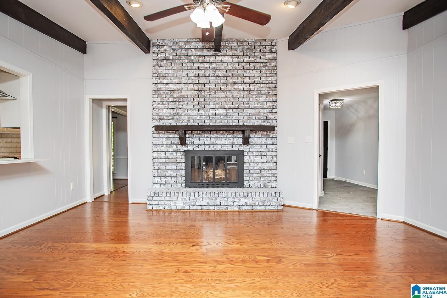 Image 3: Living Room