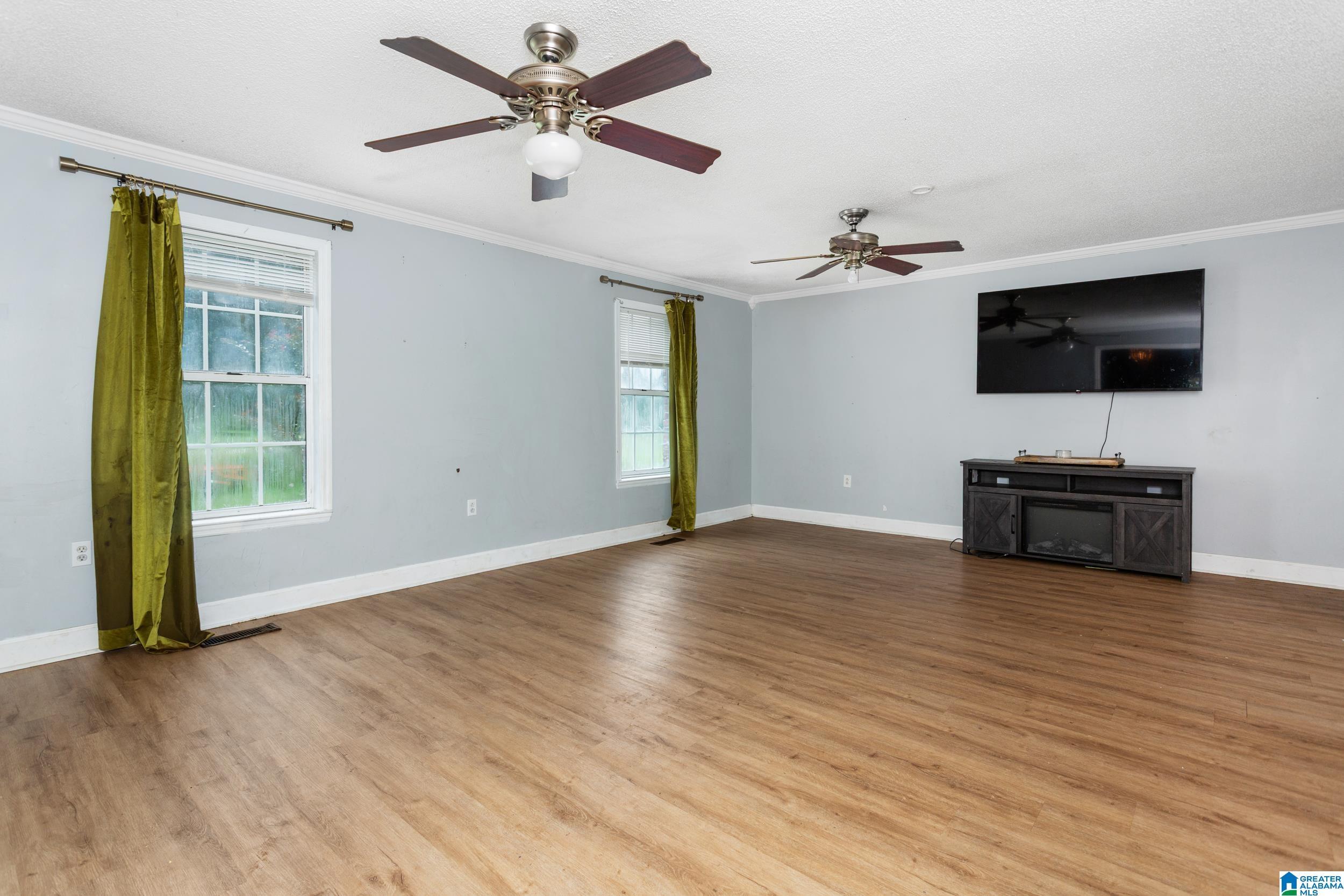 Image 2: Living Room