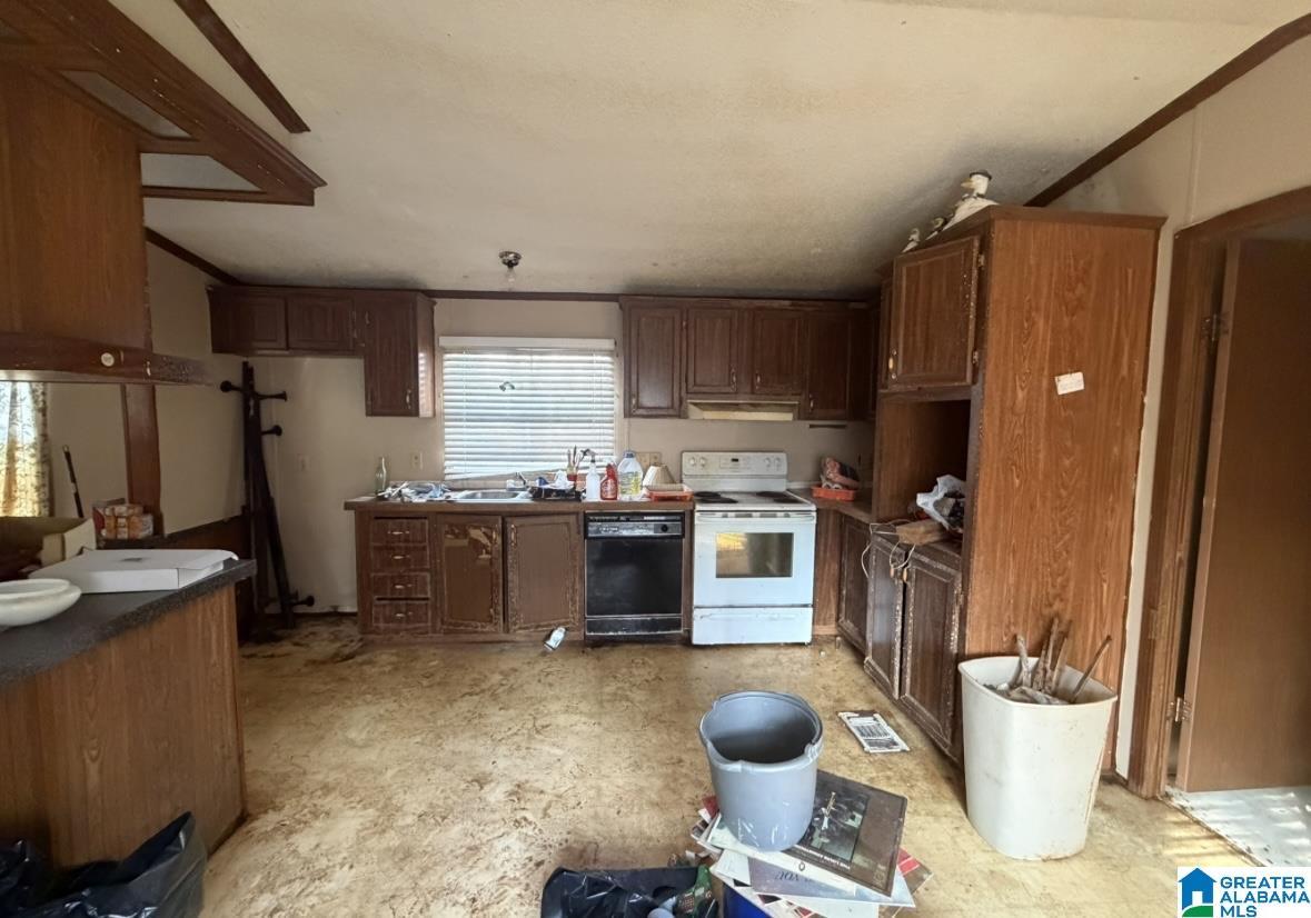 Image 2: Kitchen