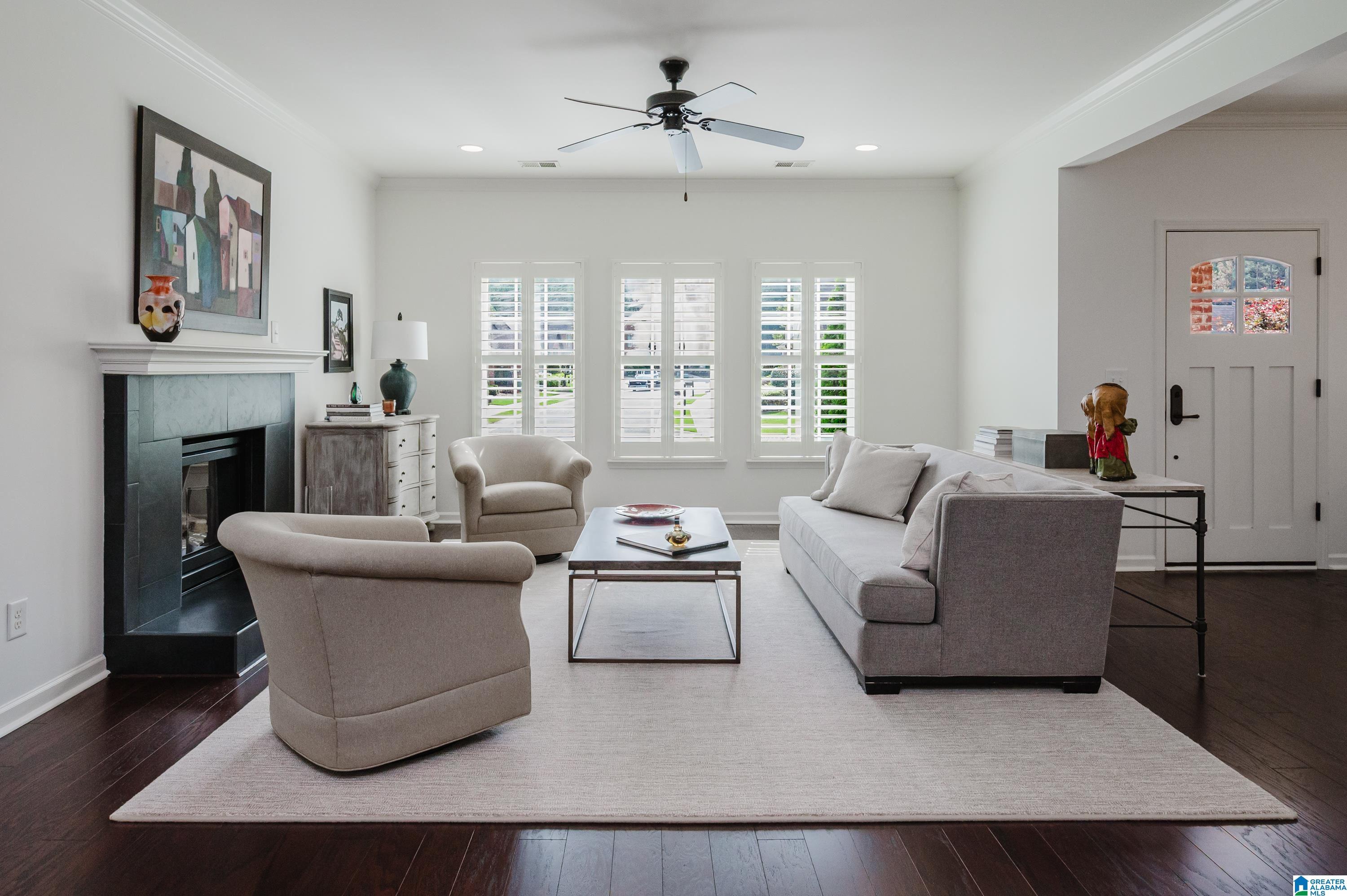 Image 2: Family room