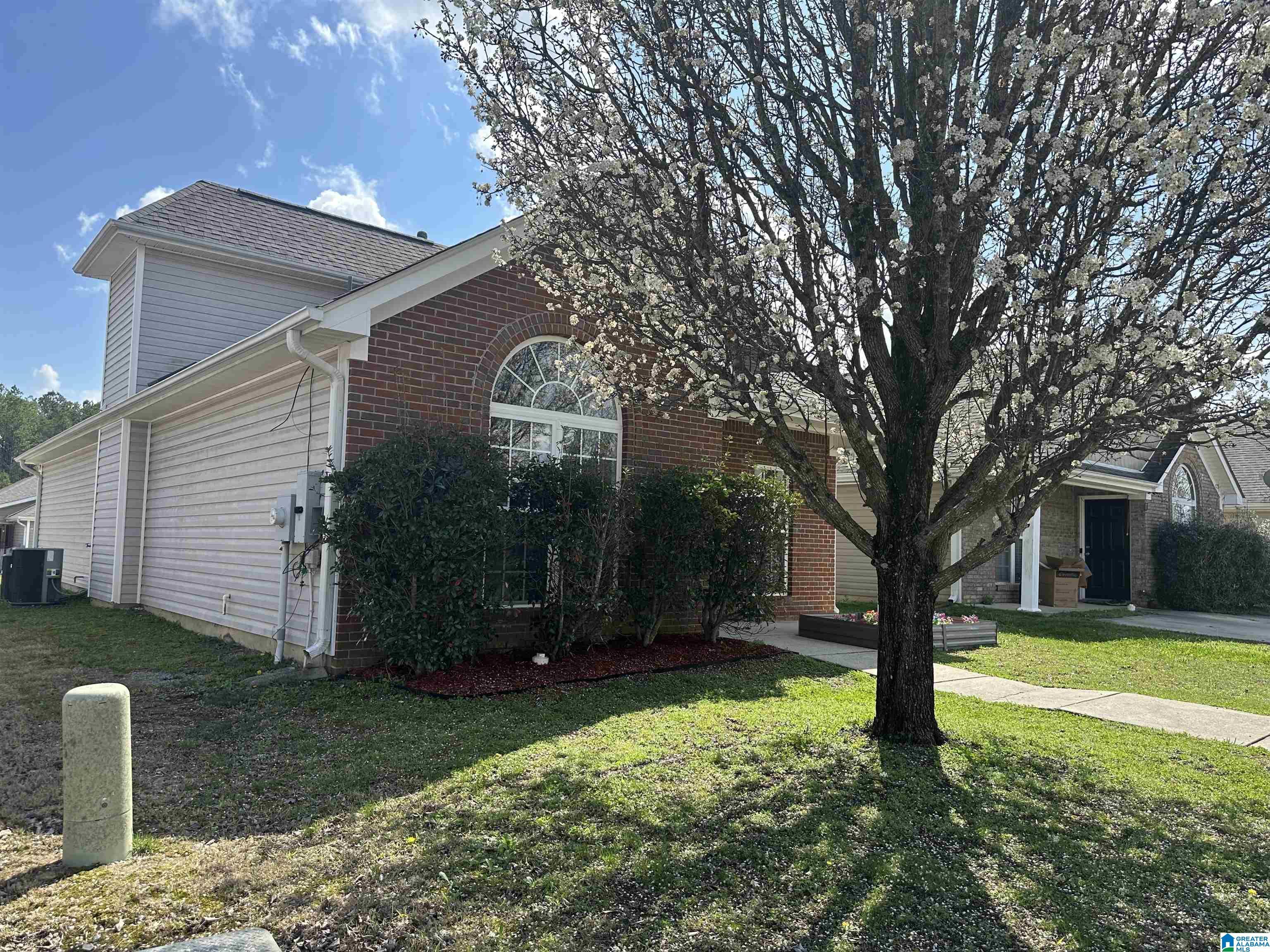 Image 4: Side Of Structure