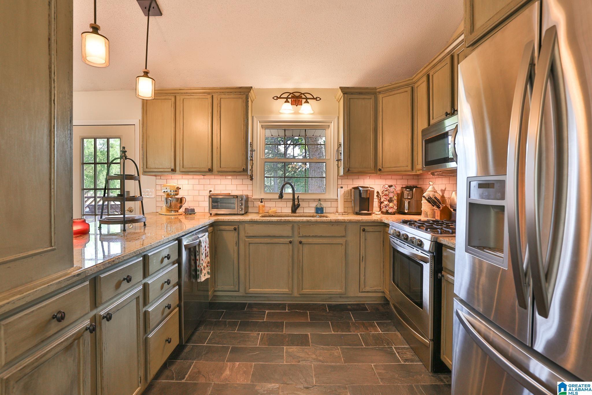 Image 3: Kitchen