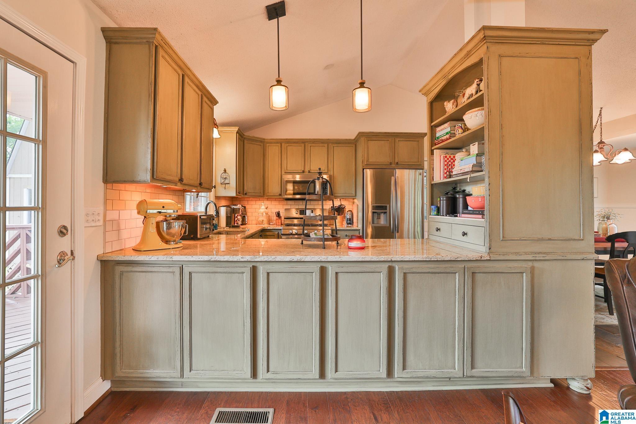 Image 4: Kitchen