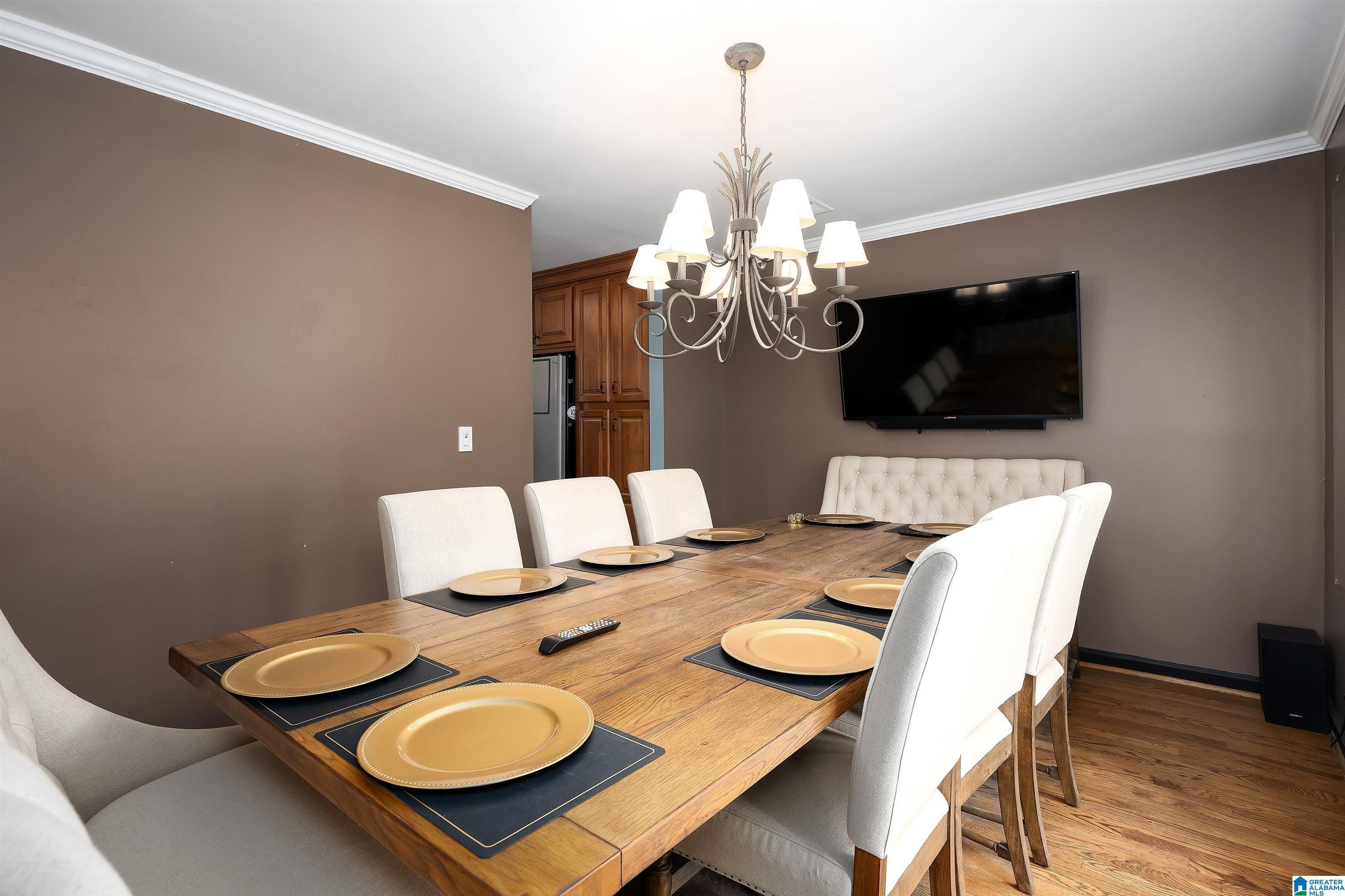 Image 3: Dining Area