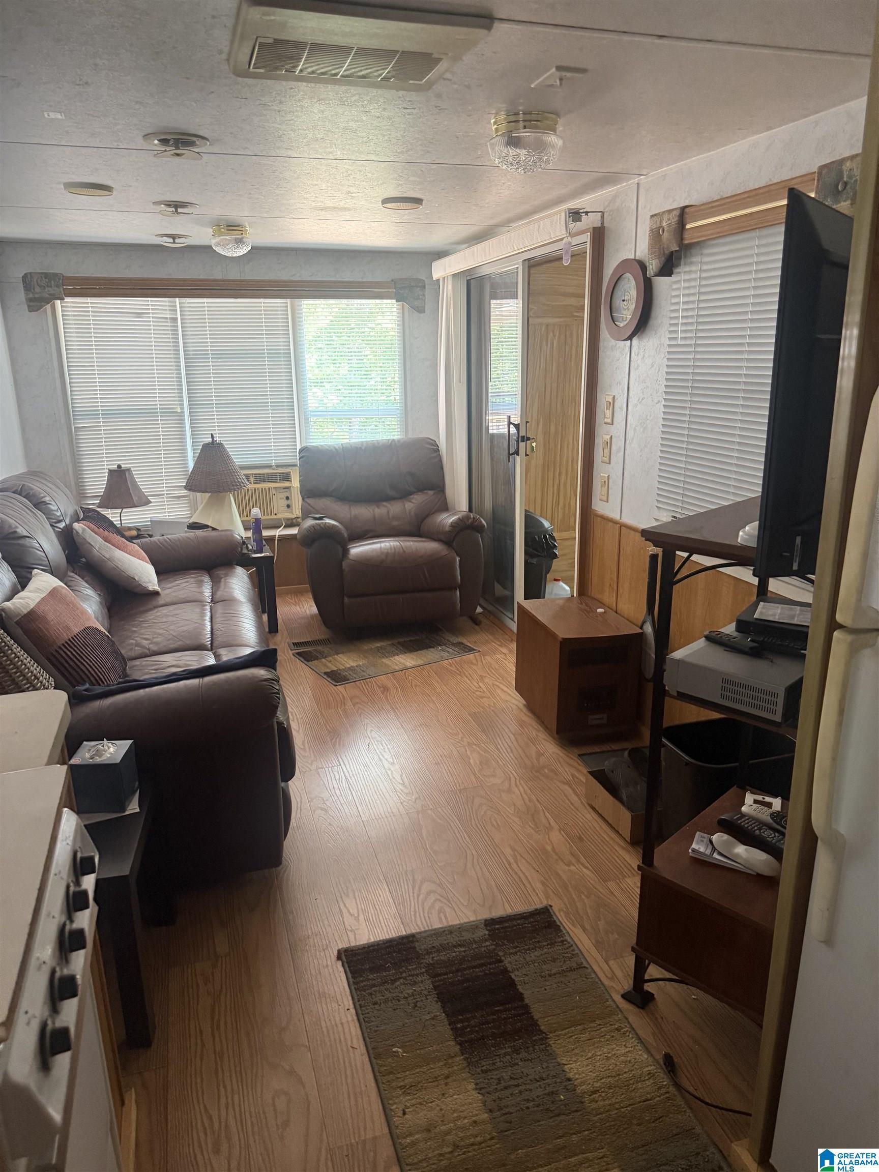 Image 3: Living Room