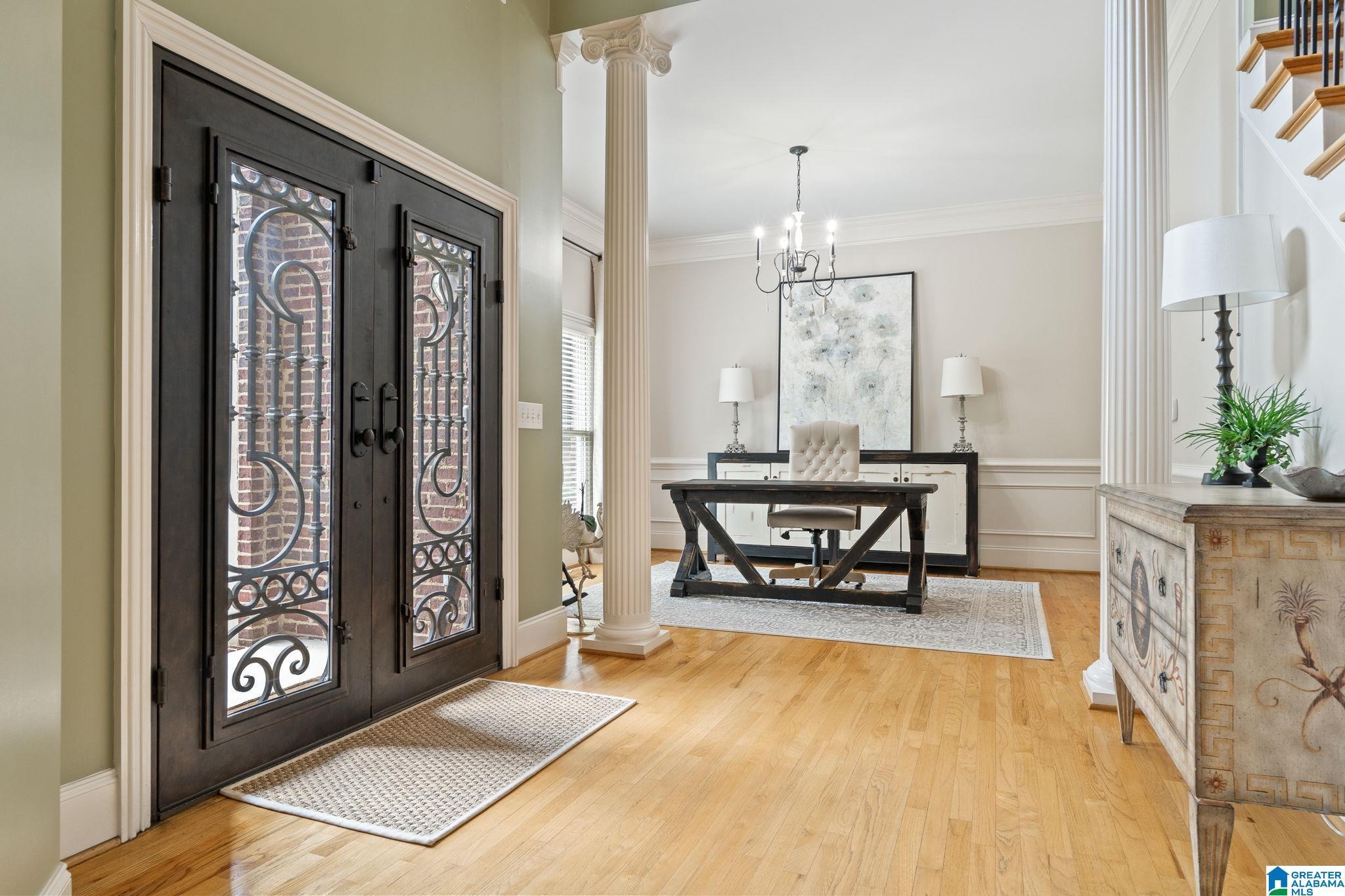 Image 3: Foyer looking toward dining room