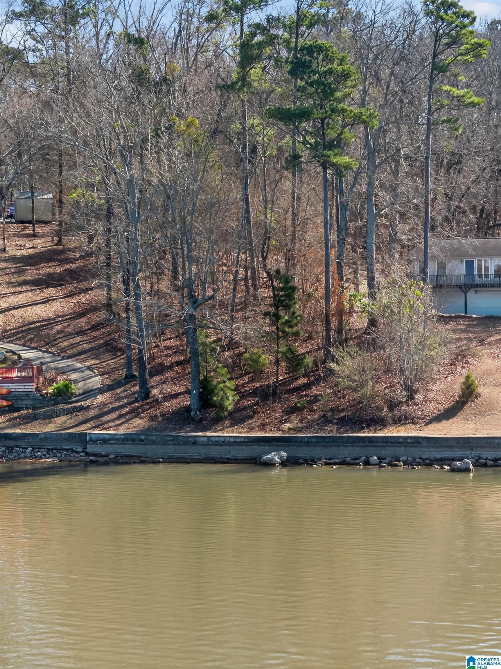 Image 3: 91ft. water frontage / premium seawall