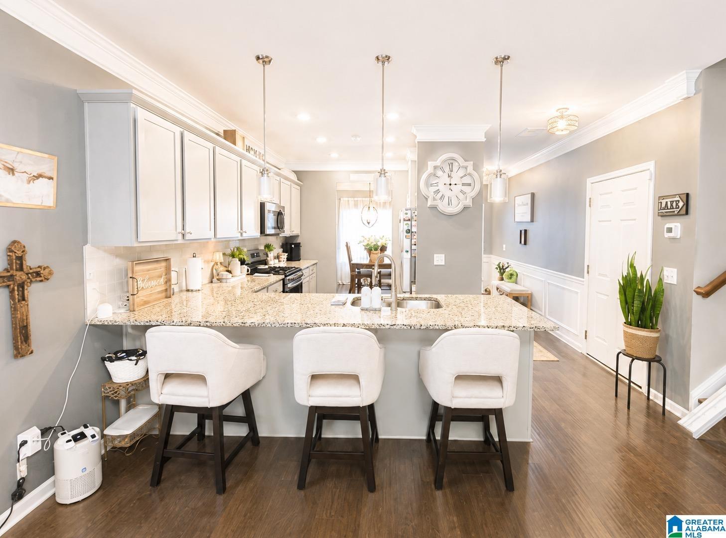 Image 4: Kitchen