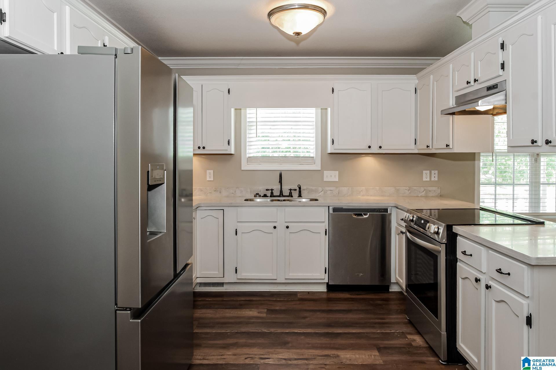 Image 2: Kitchen