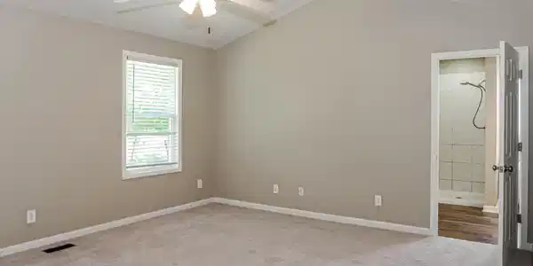 Image 4: Bedroom
