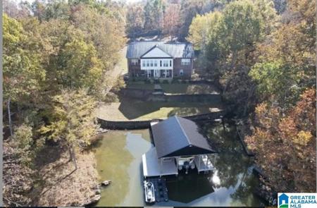 889 DOGWOOD LANE