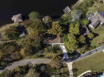 332 LAKESHORE LANE