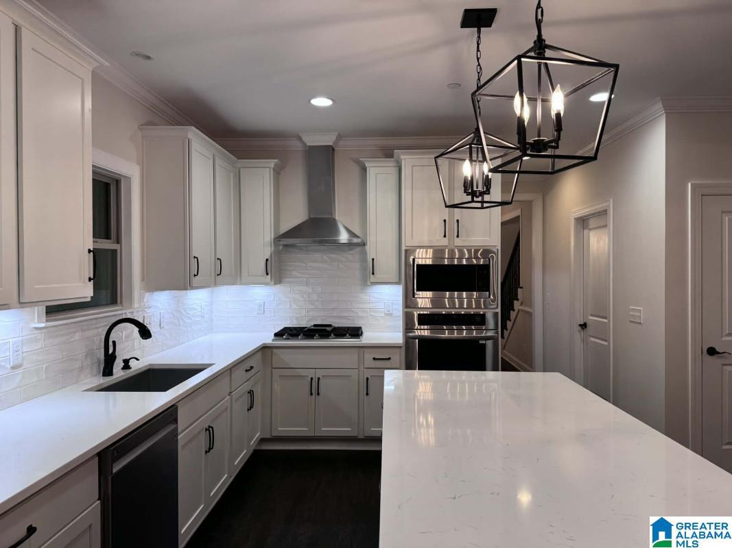 Image 3: Kitchen