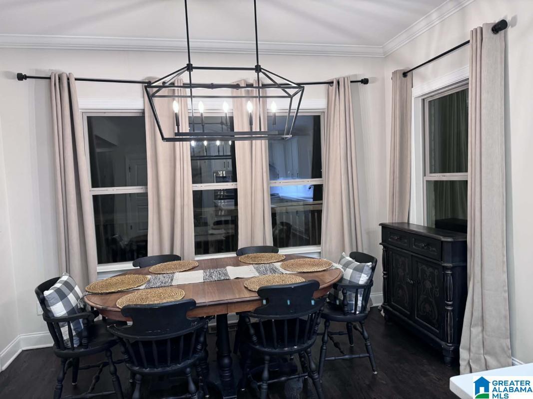 Image 4: Dining Area
