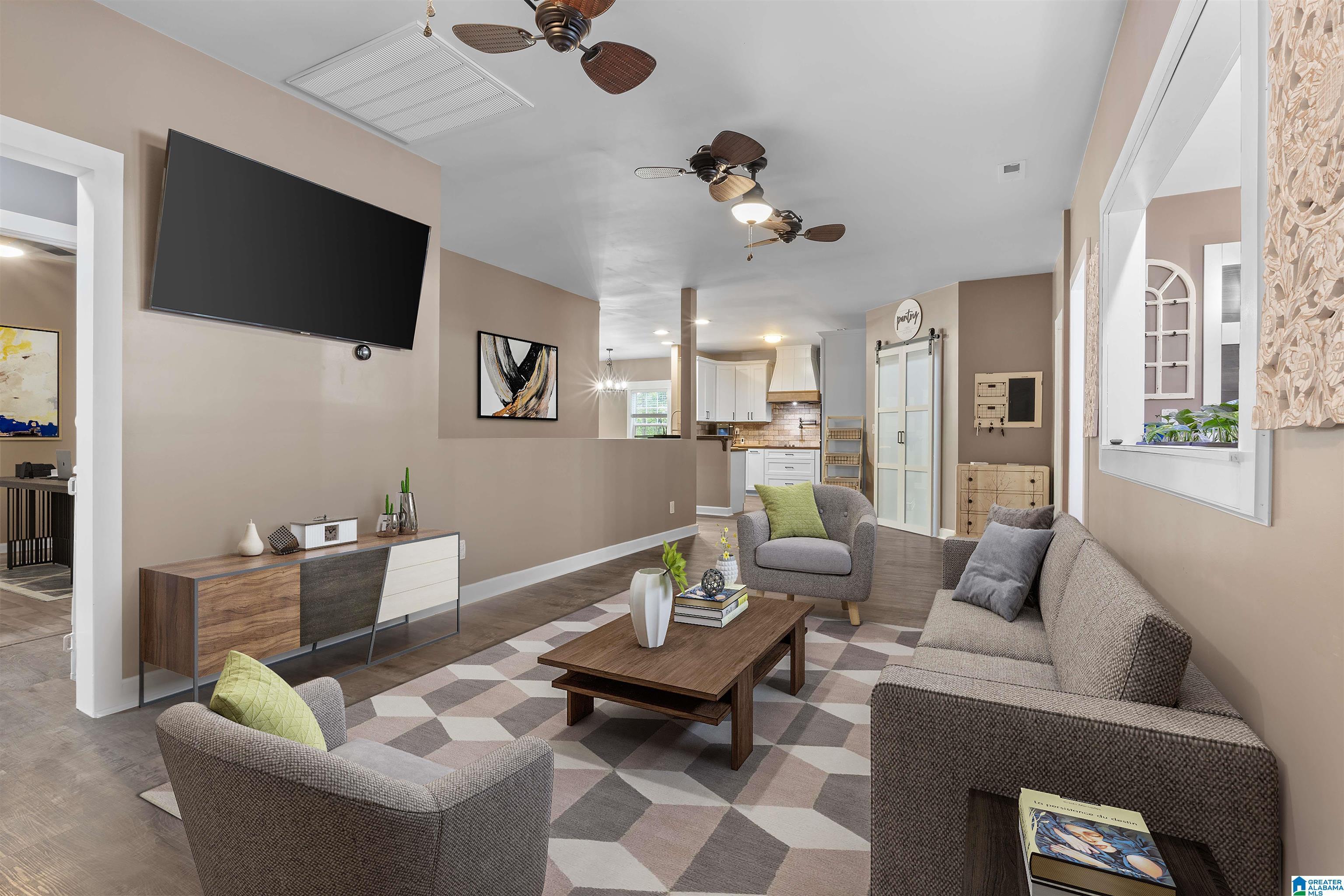 Image 3: Living Room