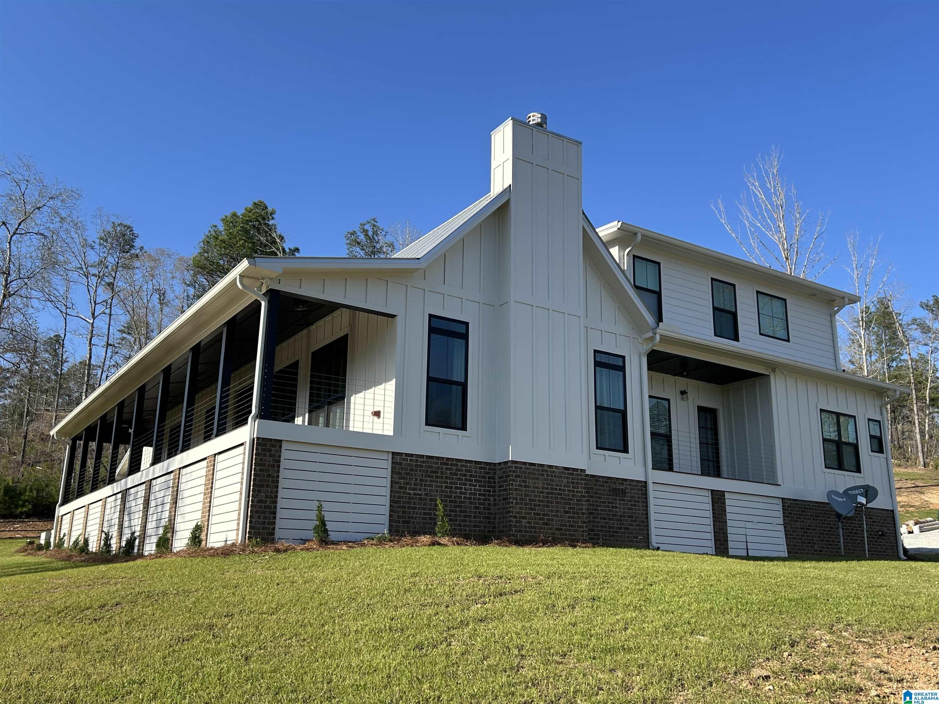 Image 4: Side Of Structure