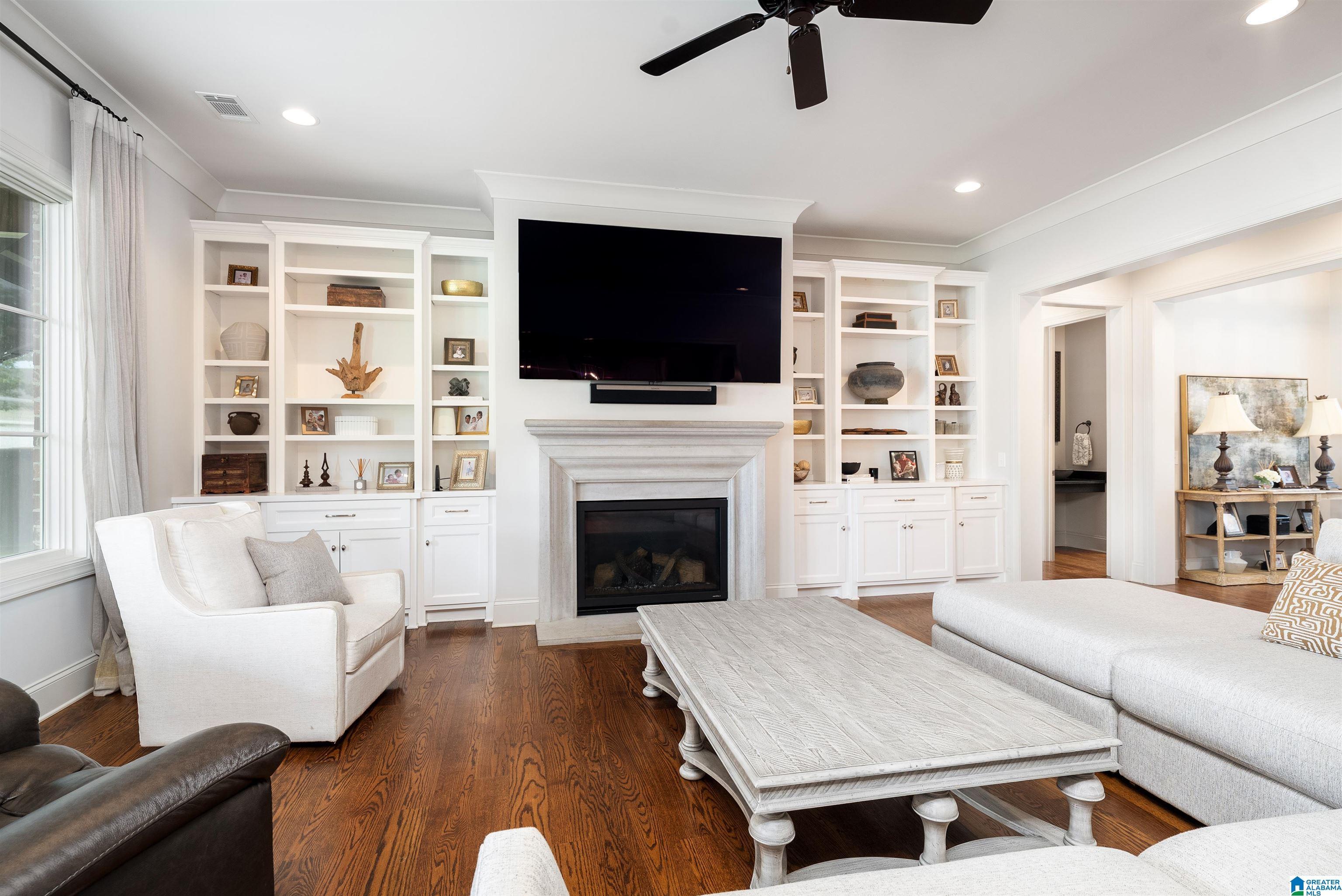 Image 2: Living Room