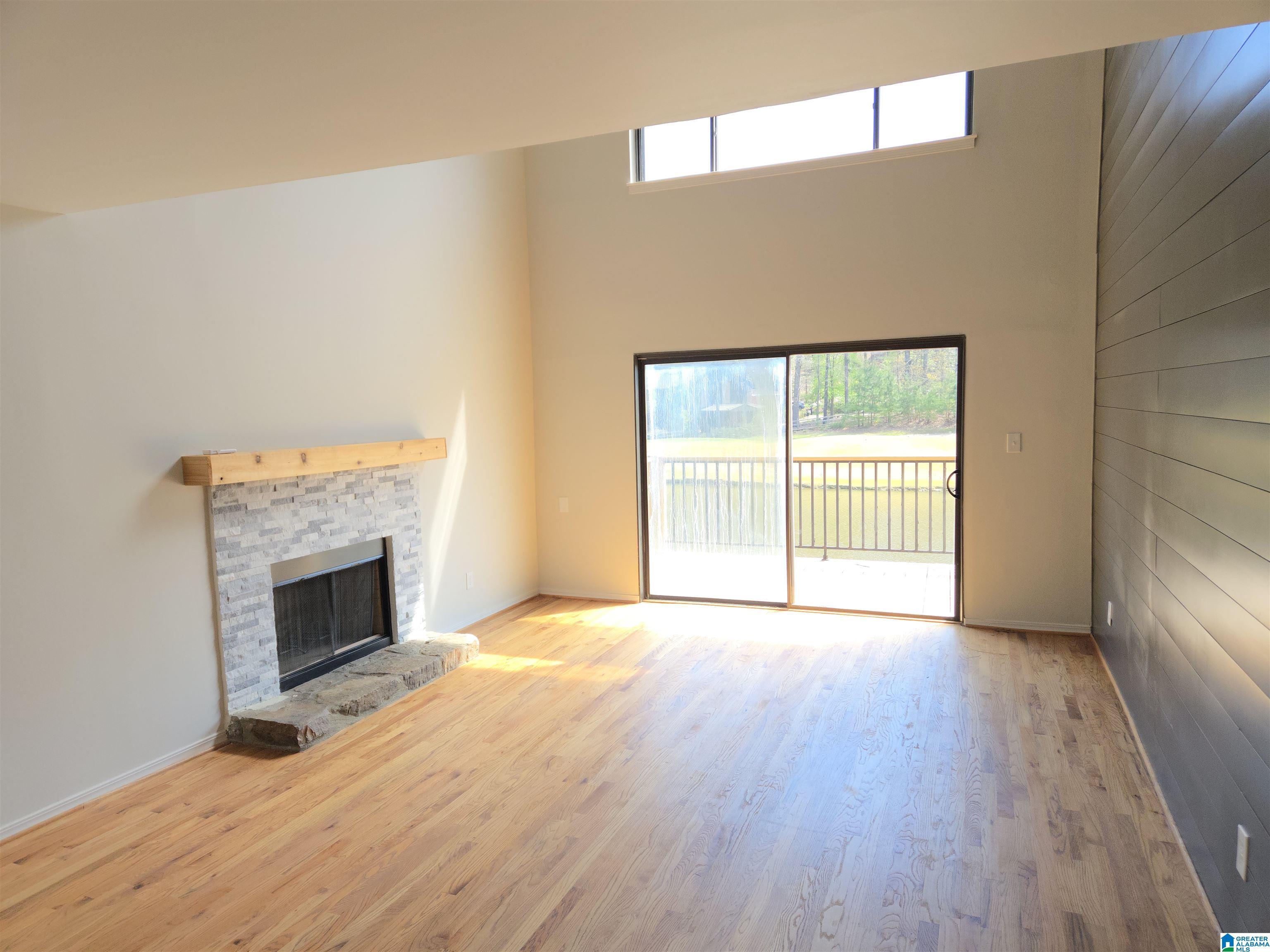Image 3: Living Room
