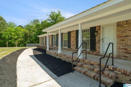 900 NE LARKWOOD DRIVE