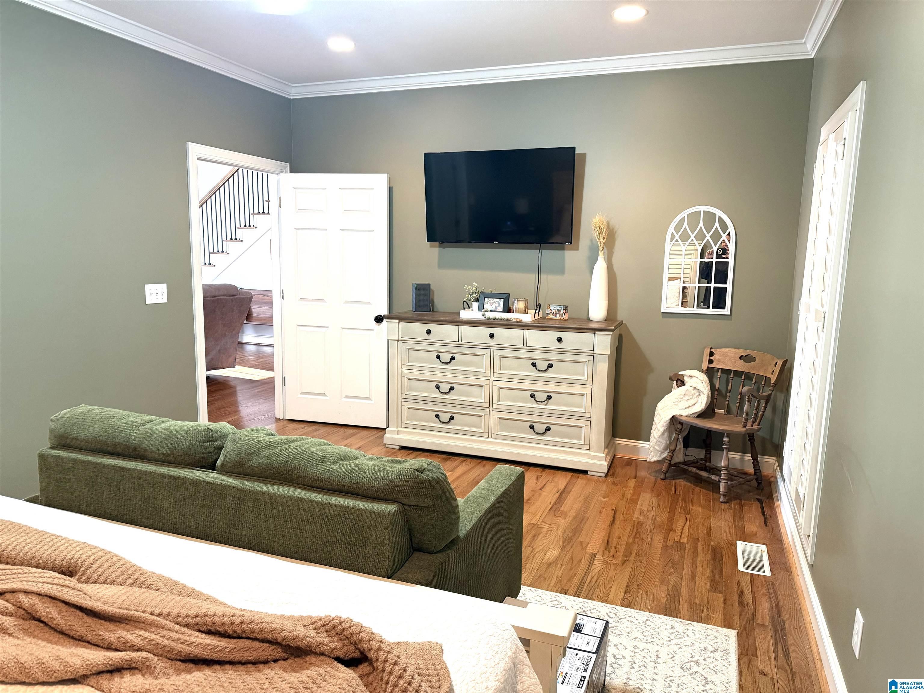 Image 2: Living Room