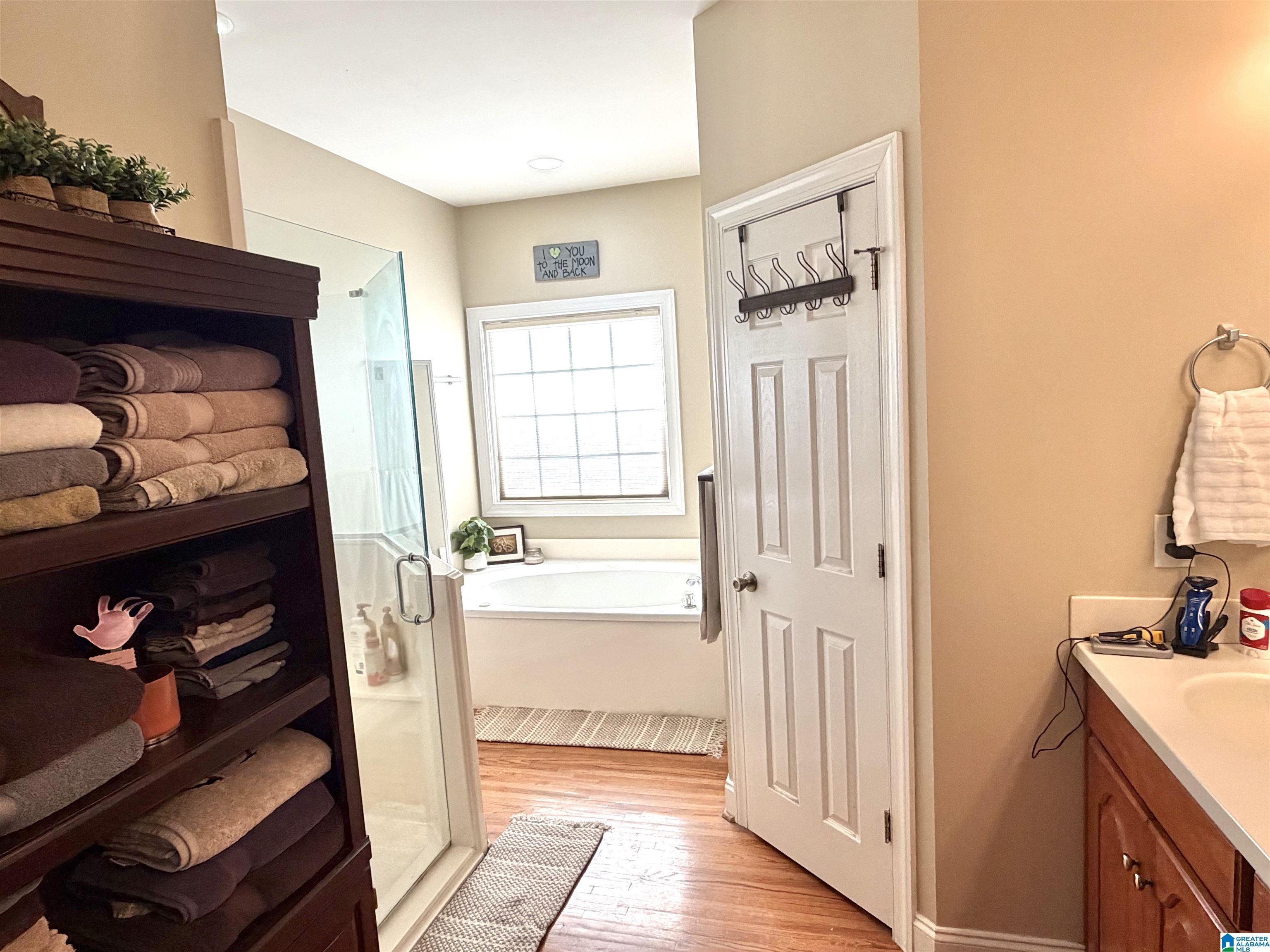 Image 3: Bathroom