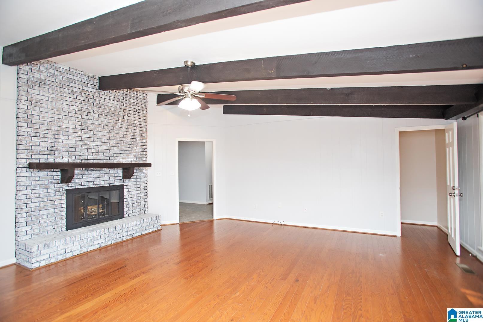 Image 4: Living Room
