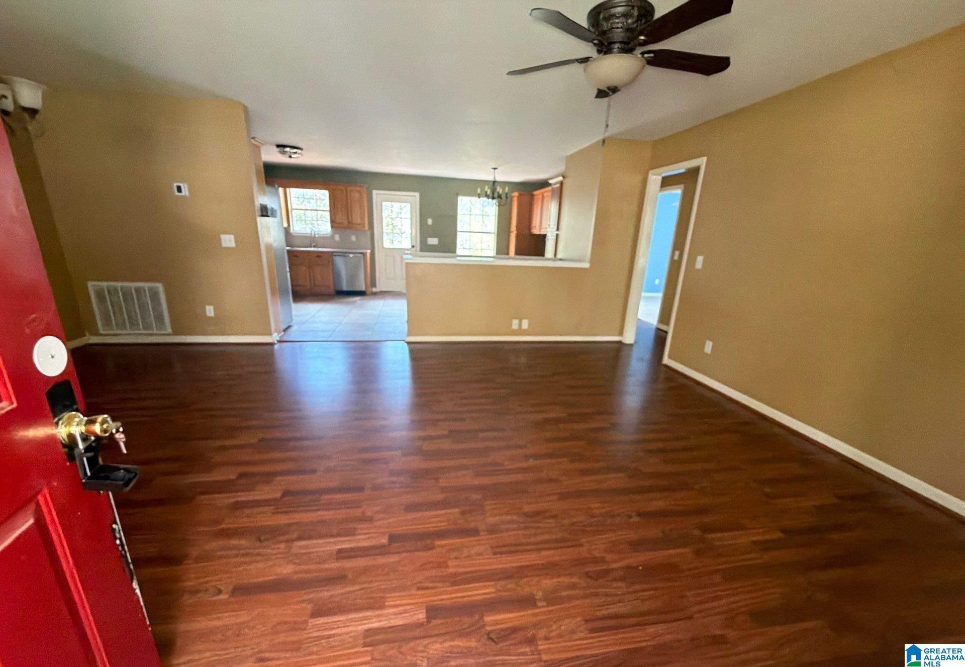 Image 4: Living Room