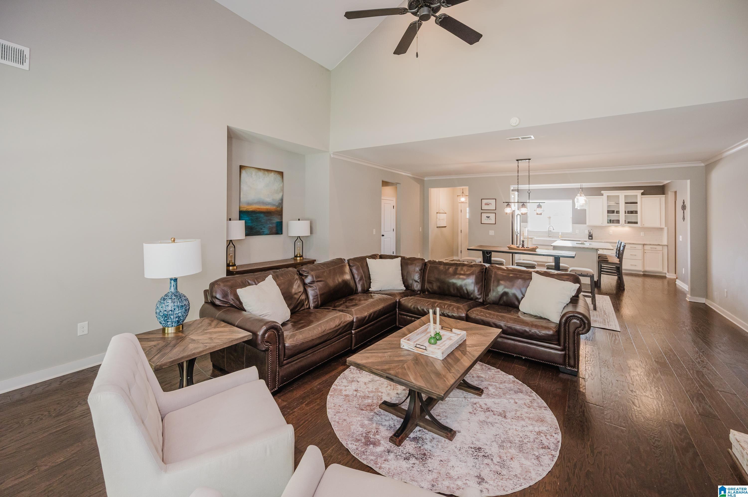 Image 3: Living Room