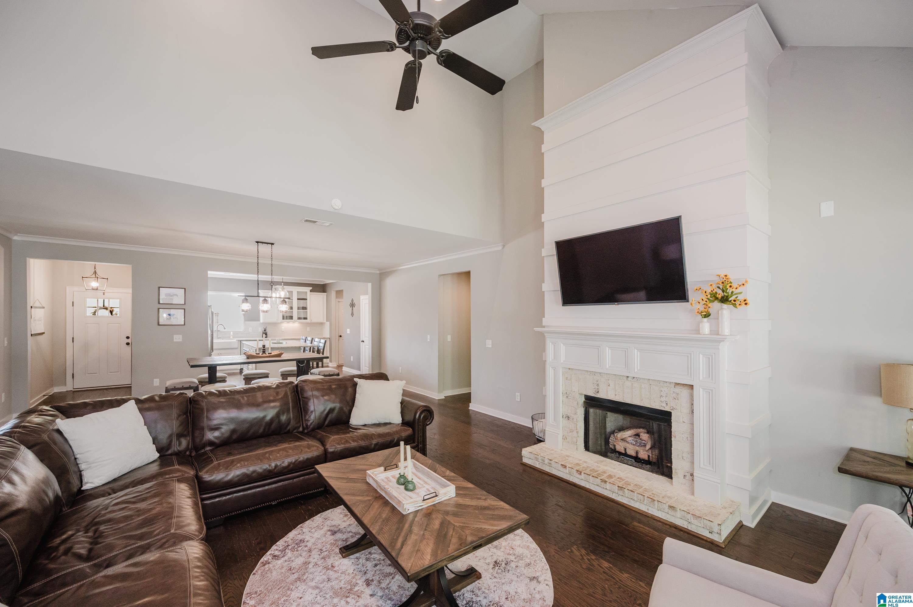 Image 4: Gas Fireplace
