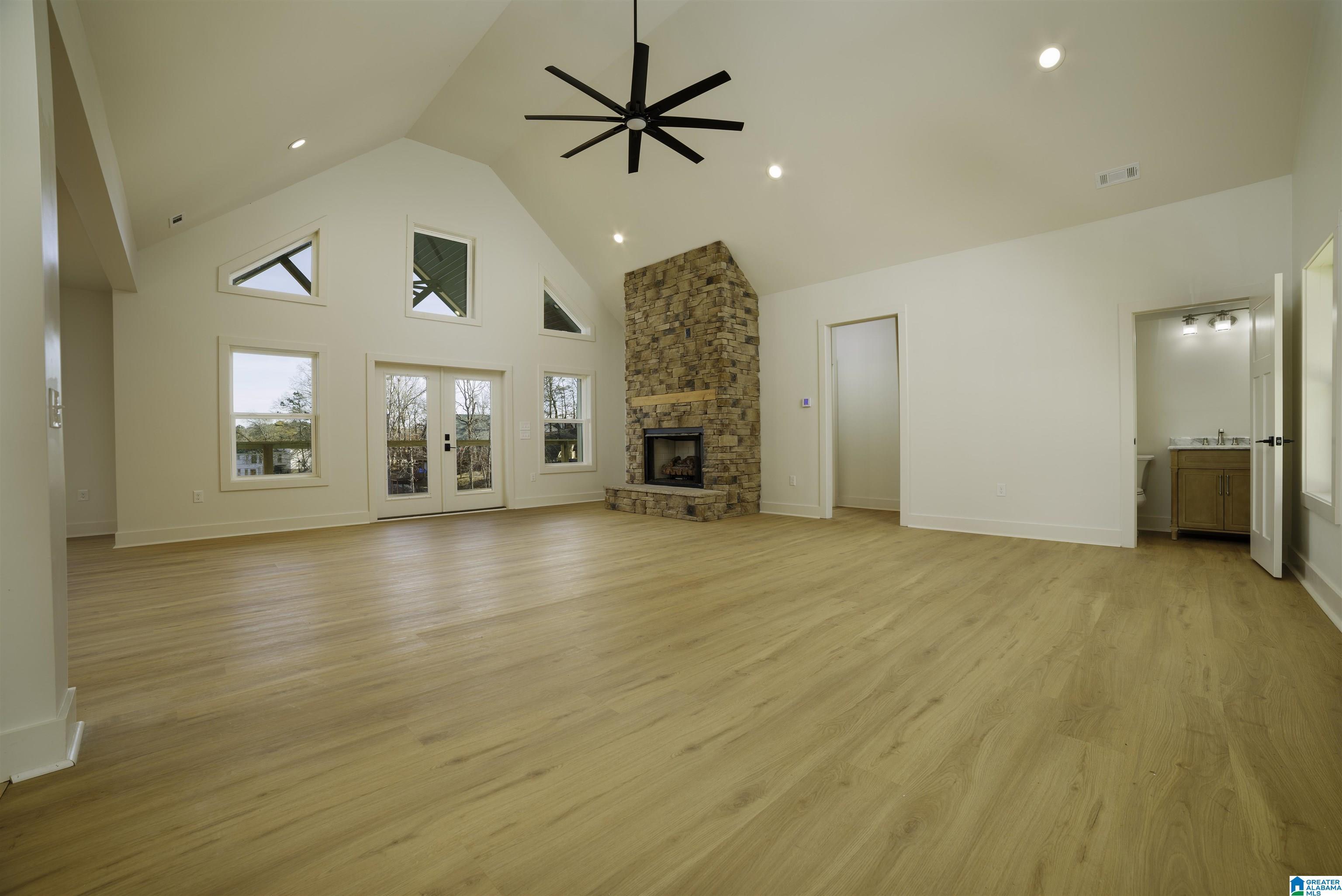 Image 4: Greatroom Main Level