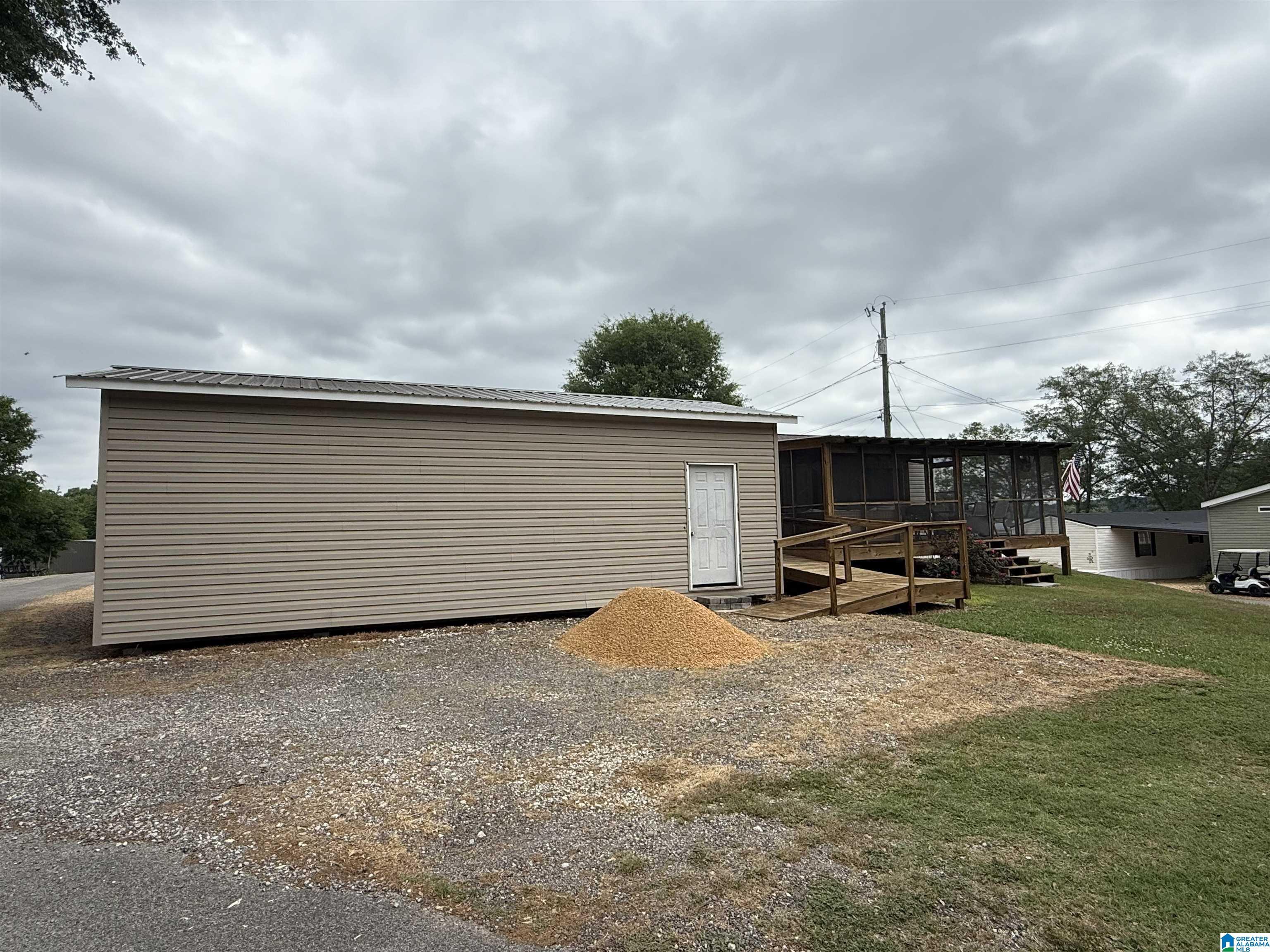 Image 4: Out Buildings