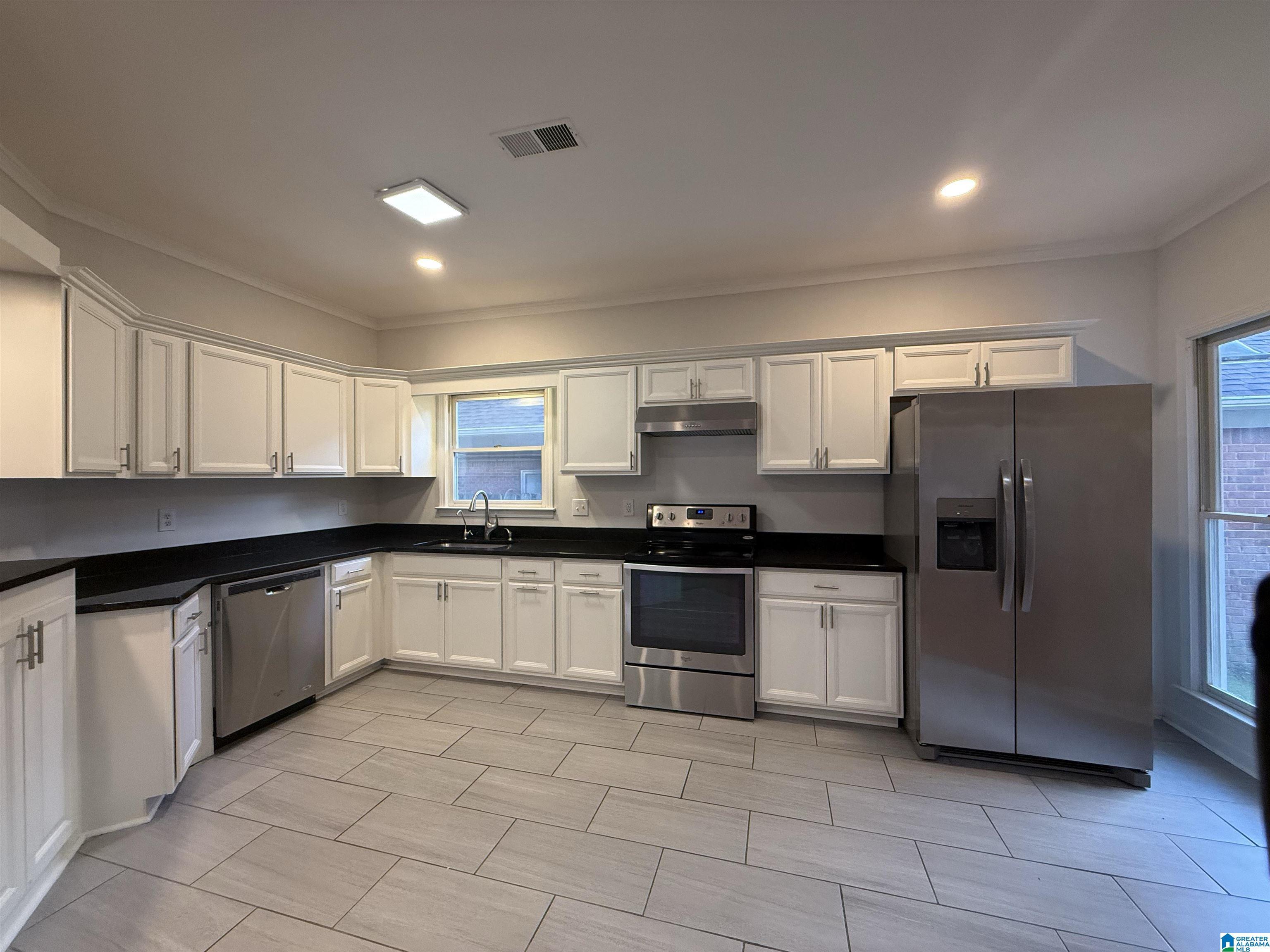 Image 3: Kitchen
