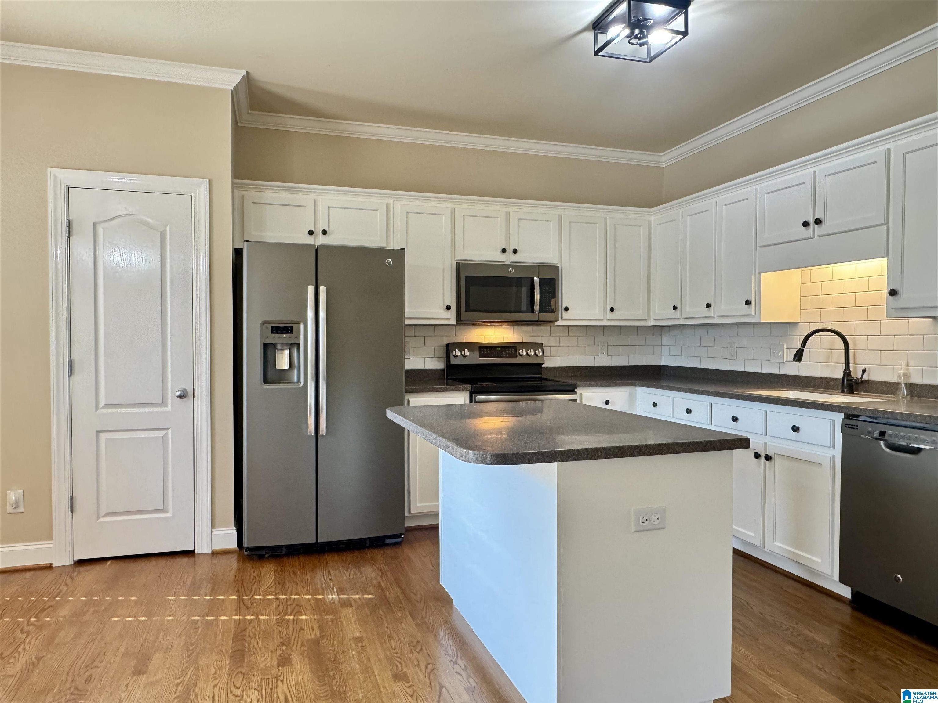 Image 2: Kitchen