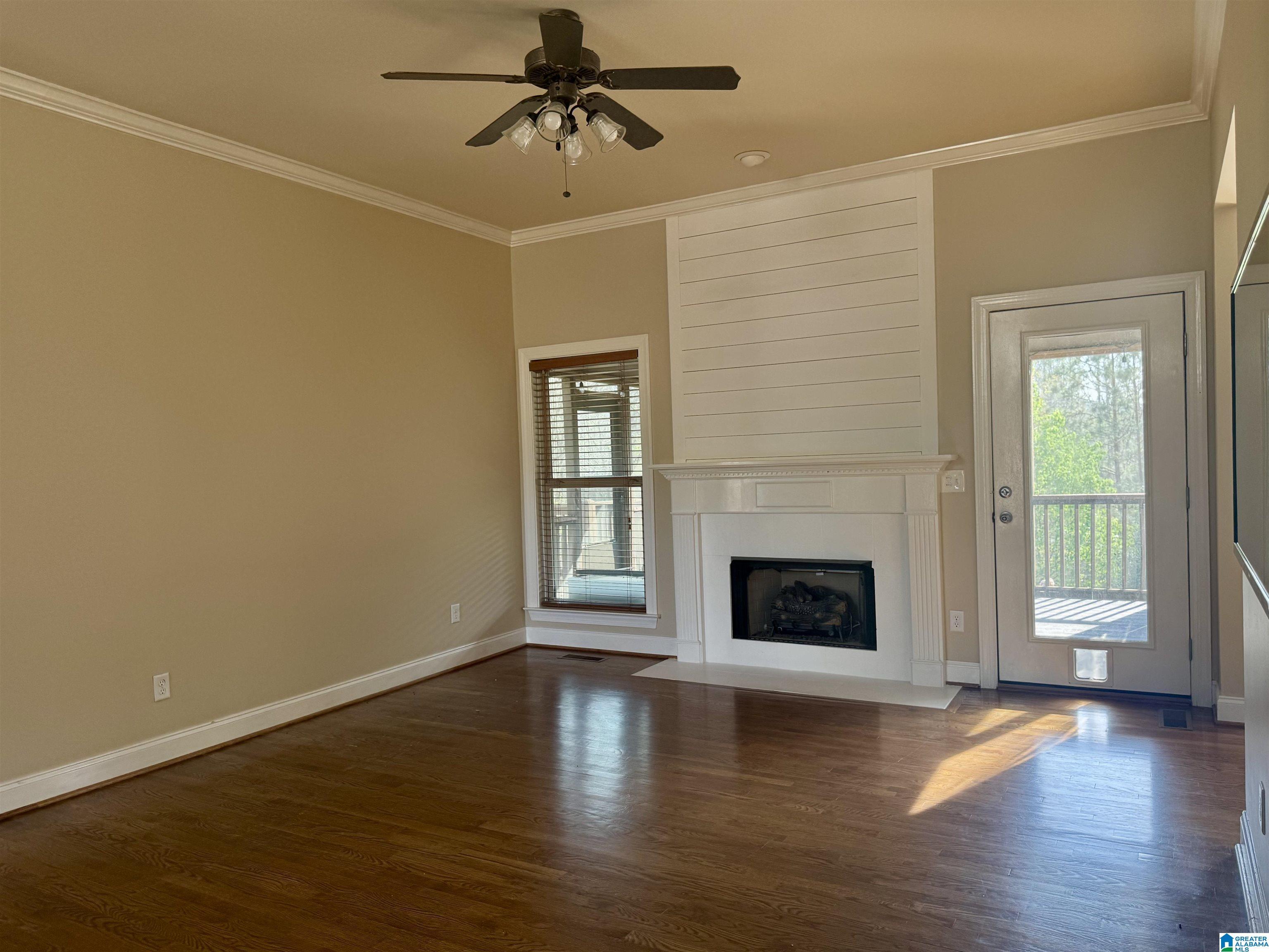 Image 3: Living Room