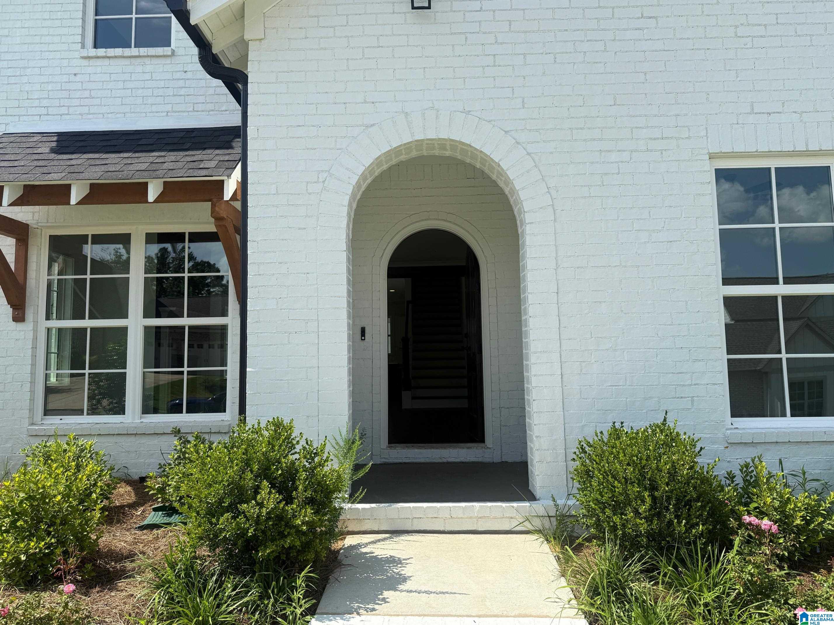 Image 3: Entry