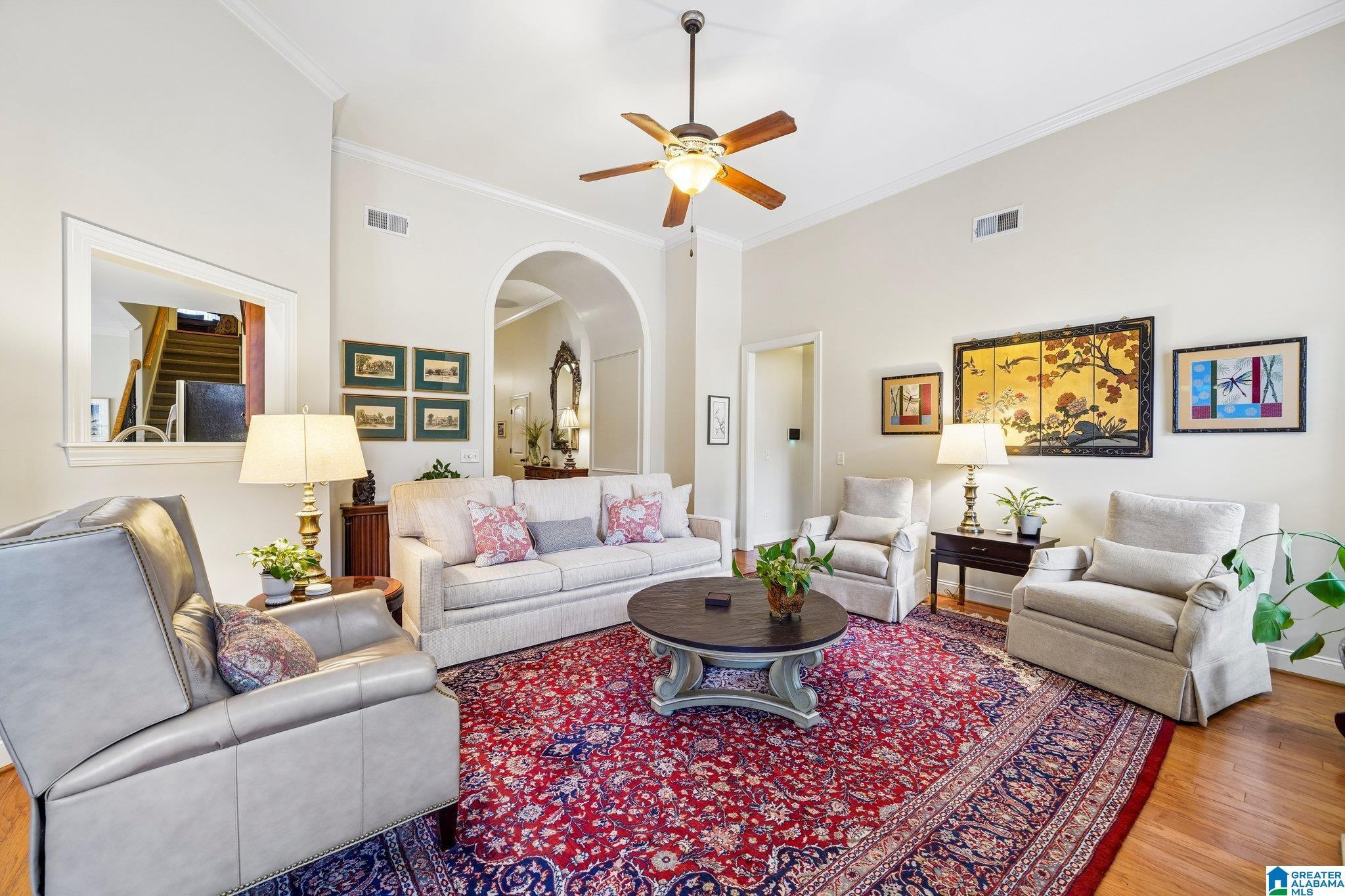 Image 4: Living Room