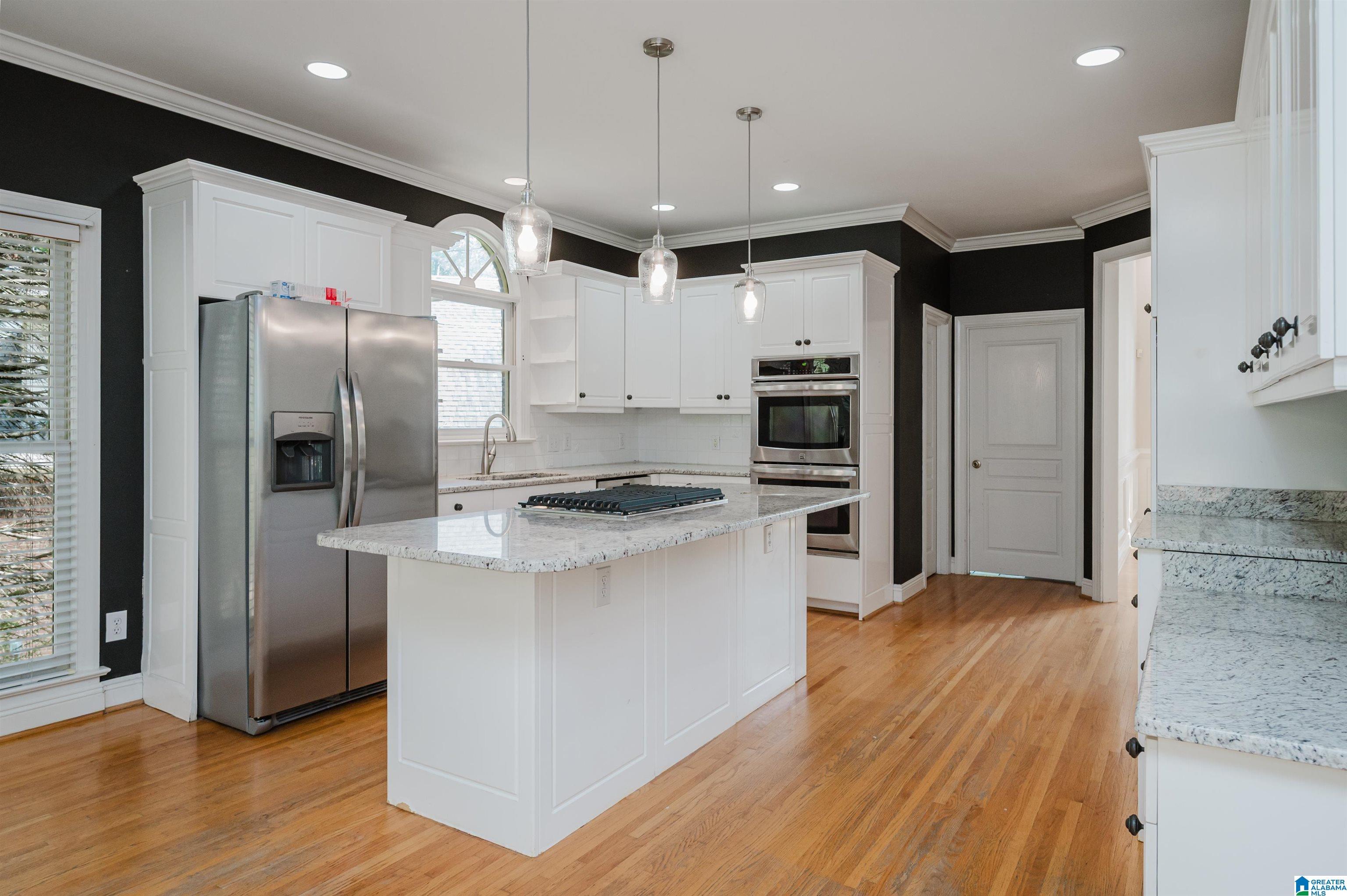 Image 3: Kitchen with stainless steel appliances