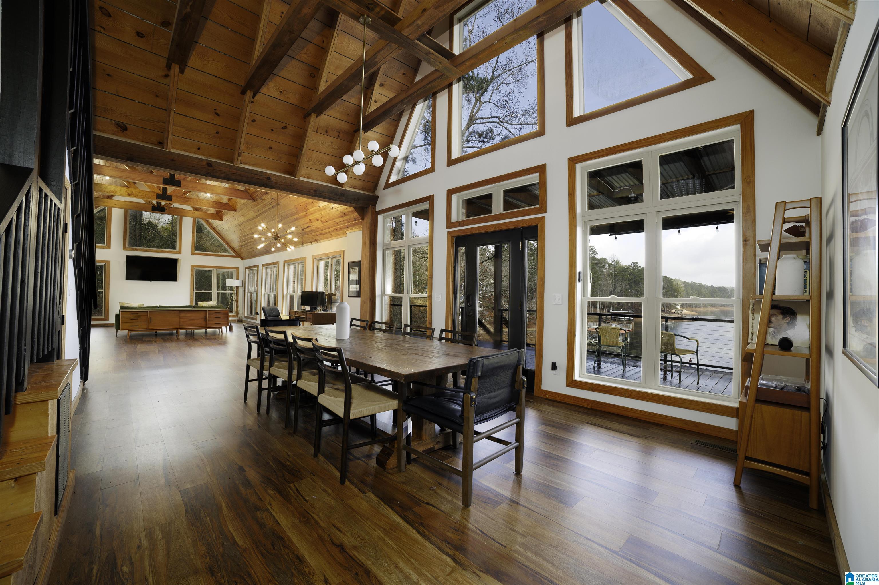 Image 4: Dining Room