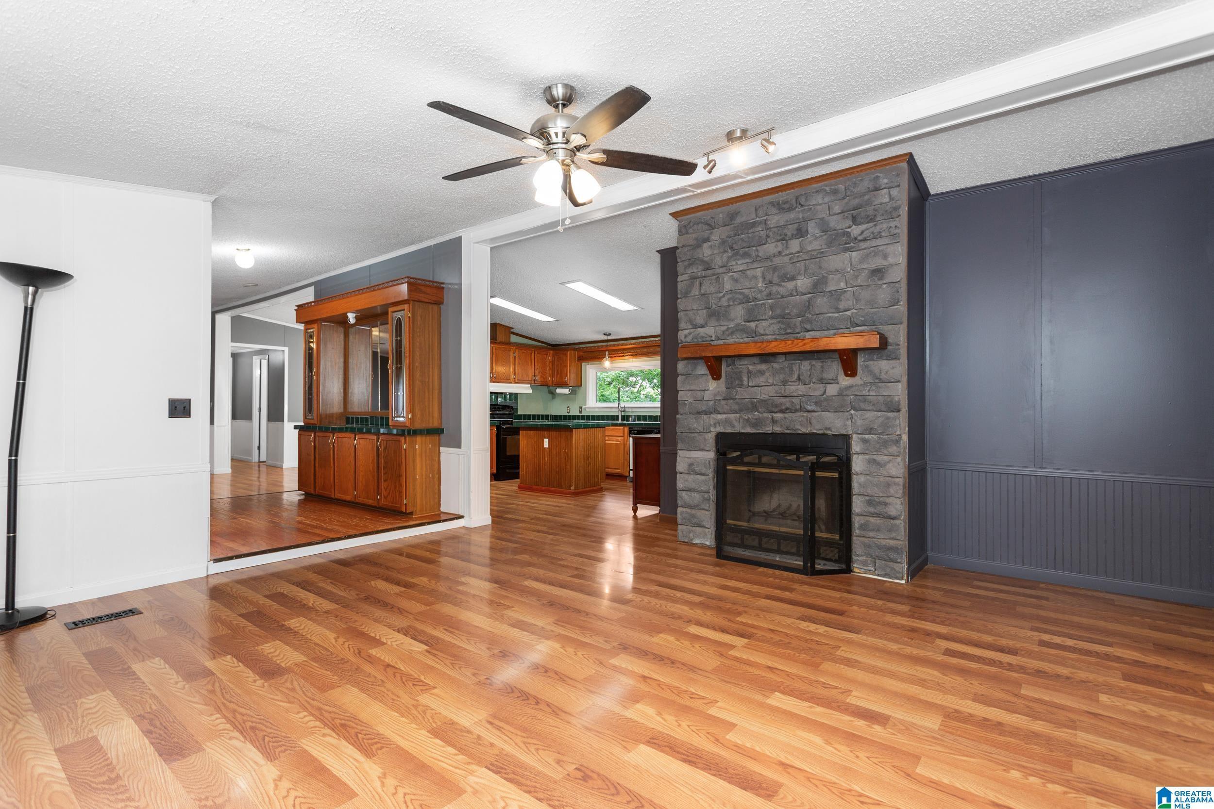 Image 2: Living Room