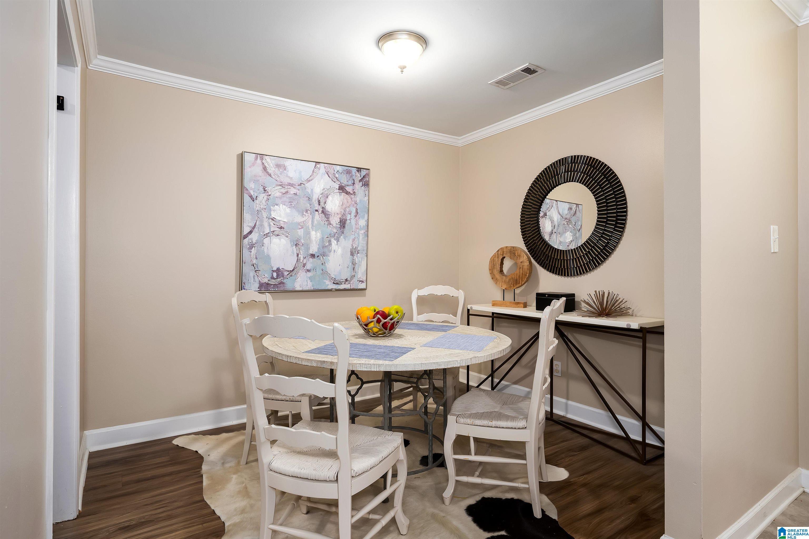 Image 3: Dining Area