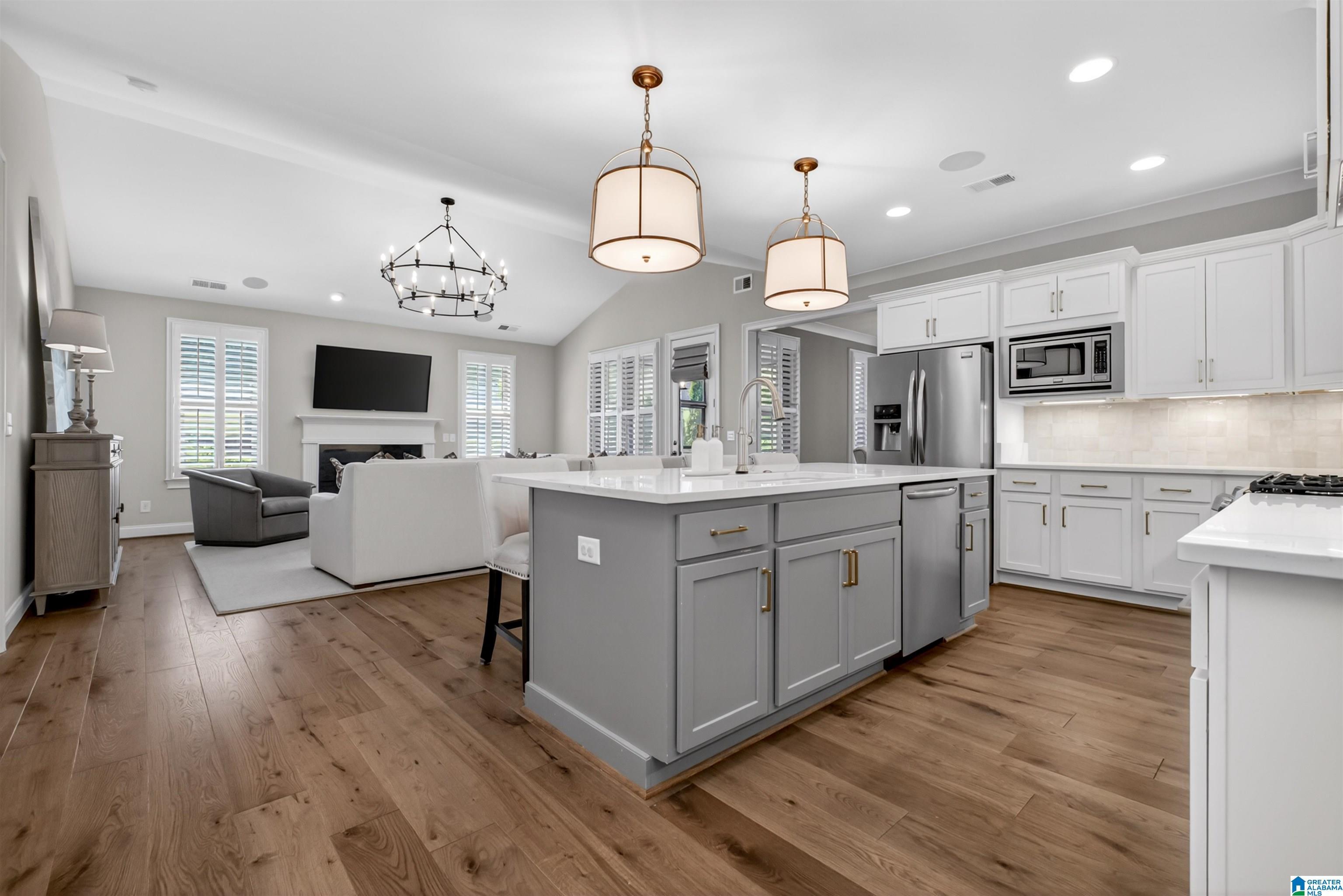 Image 4: Kitchen