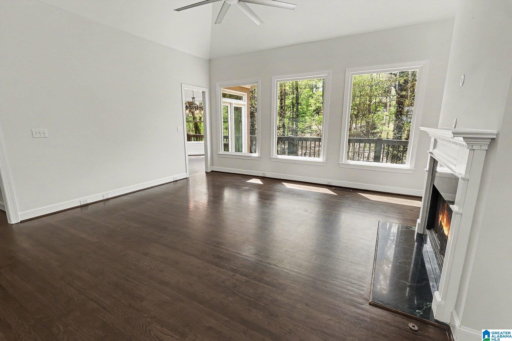 Image 2: Living Room