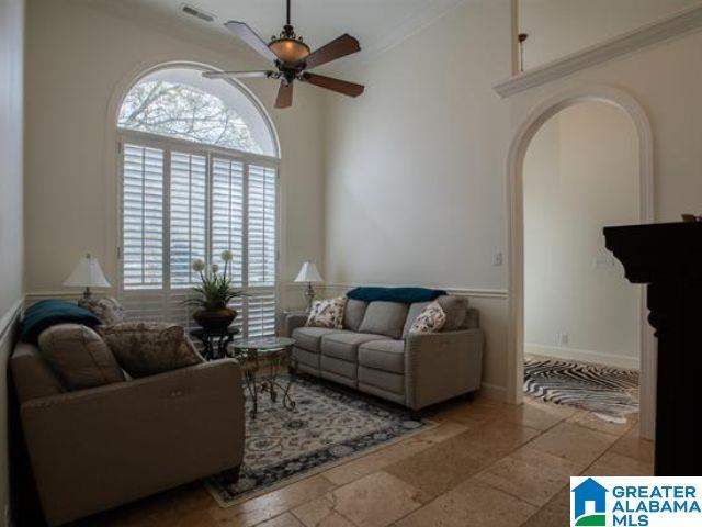 Image 4: Living Room