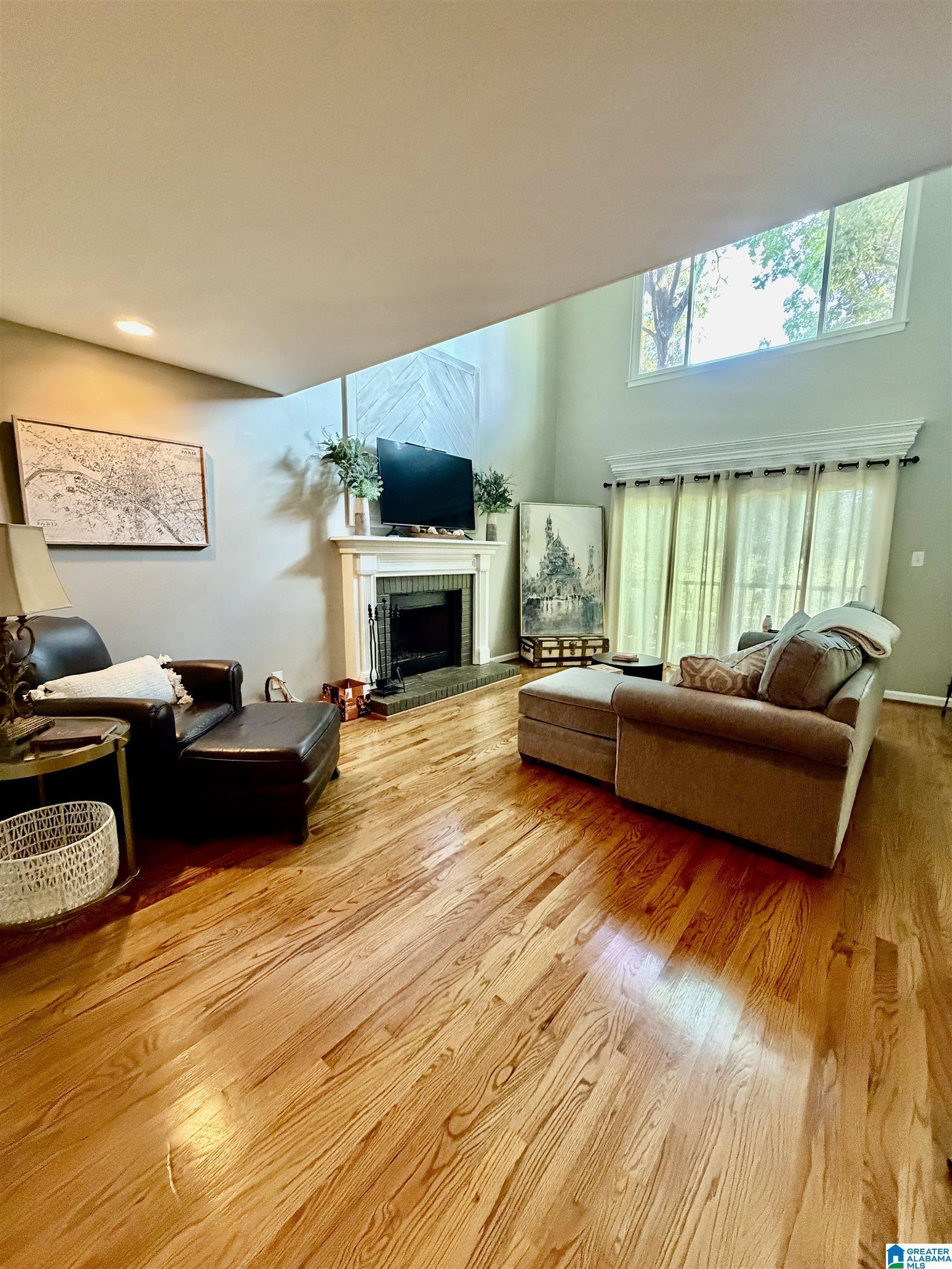 Image 2: Living Room