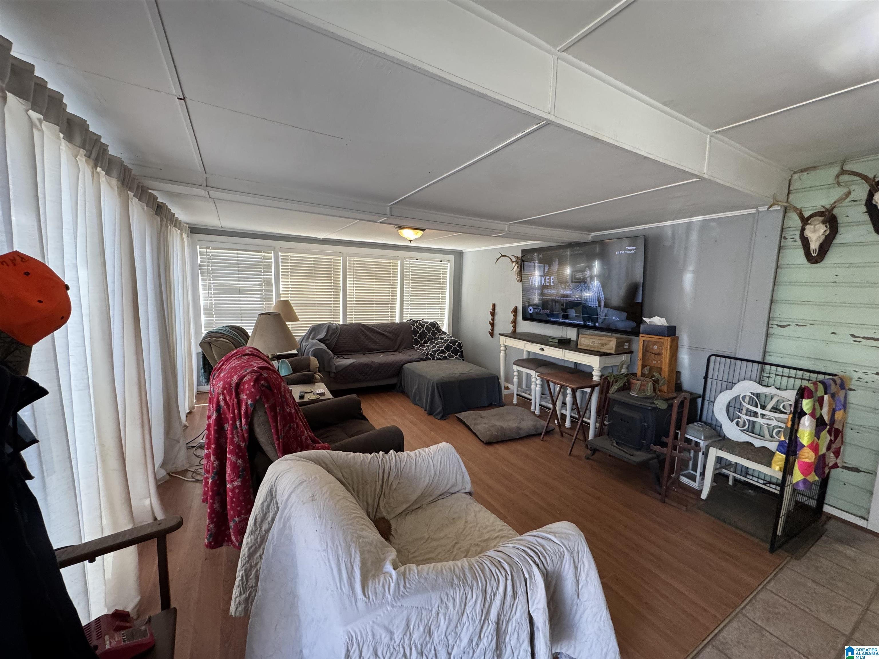 Image 2: Living Room