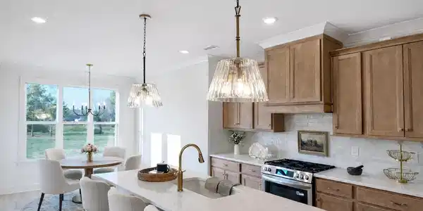 Image 4: Kitchen