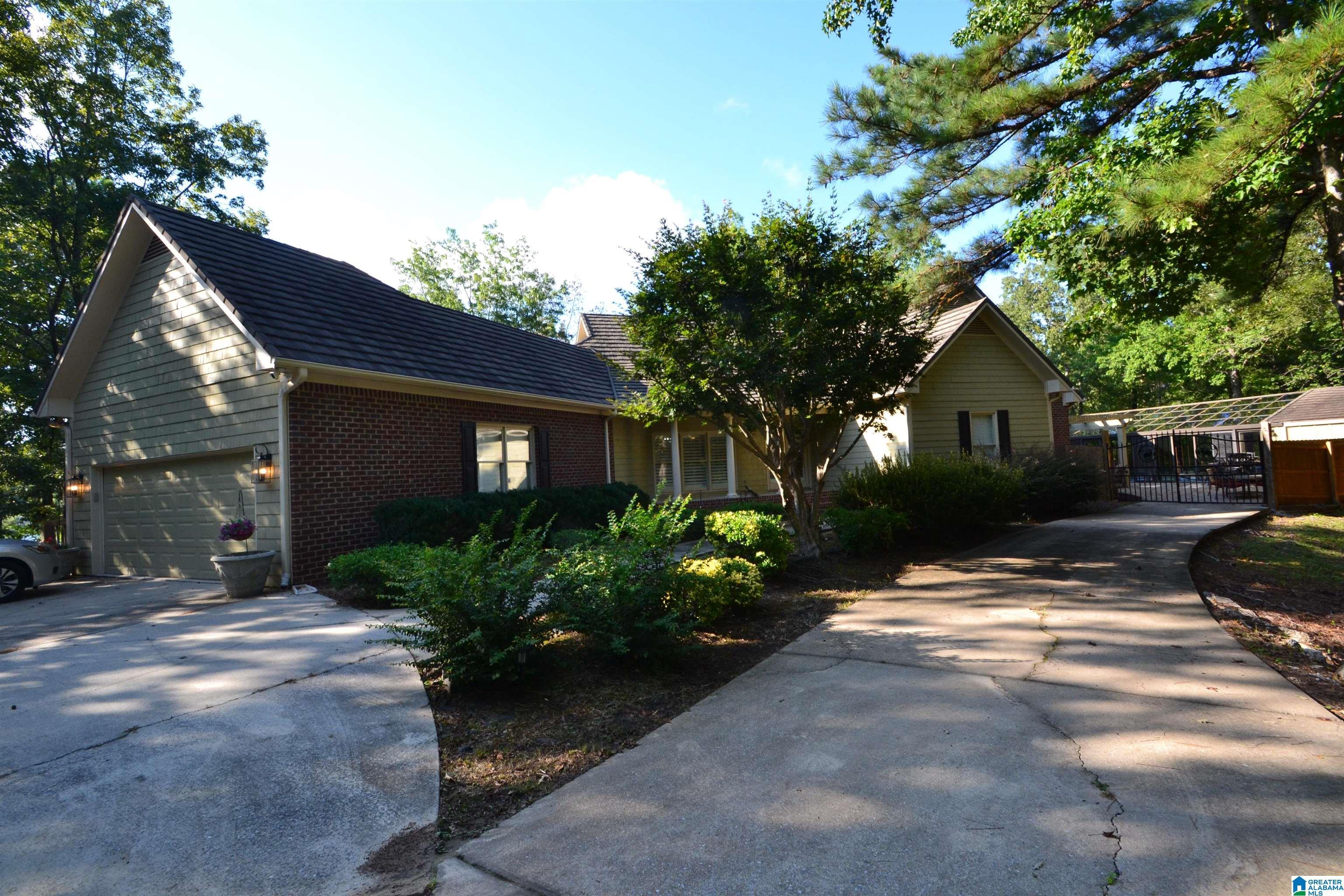 Image 3: Split Driveway To Pool Area