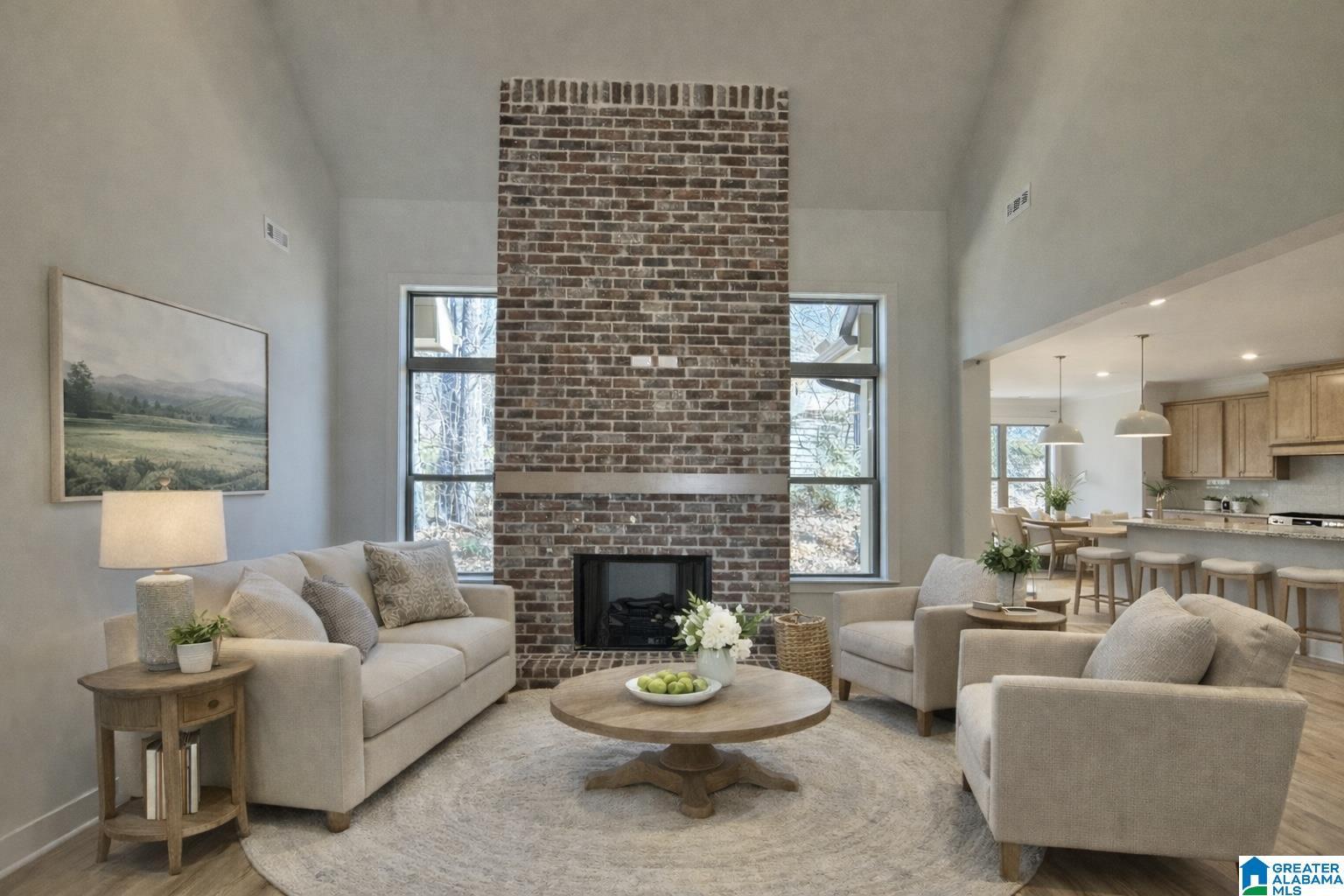 Image 4: Living Room