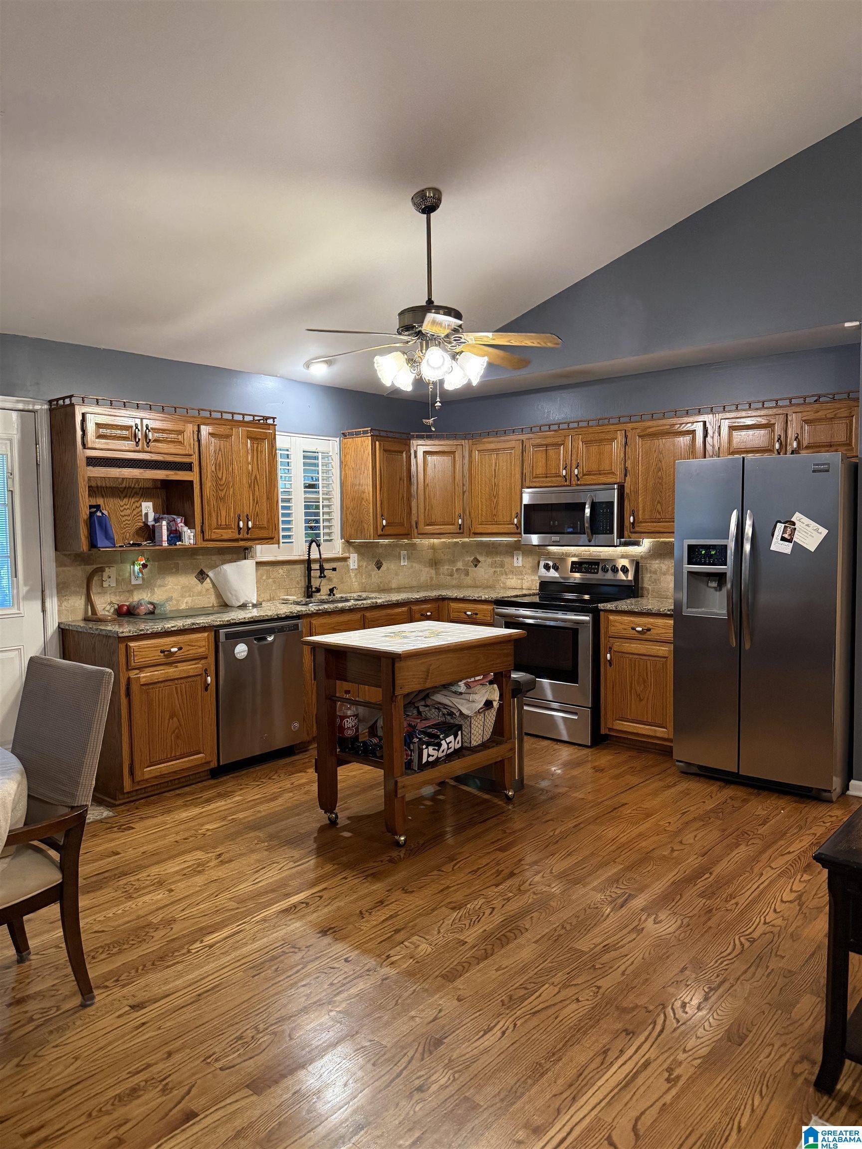 Image 4: Kitchen